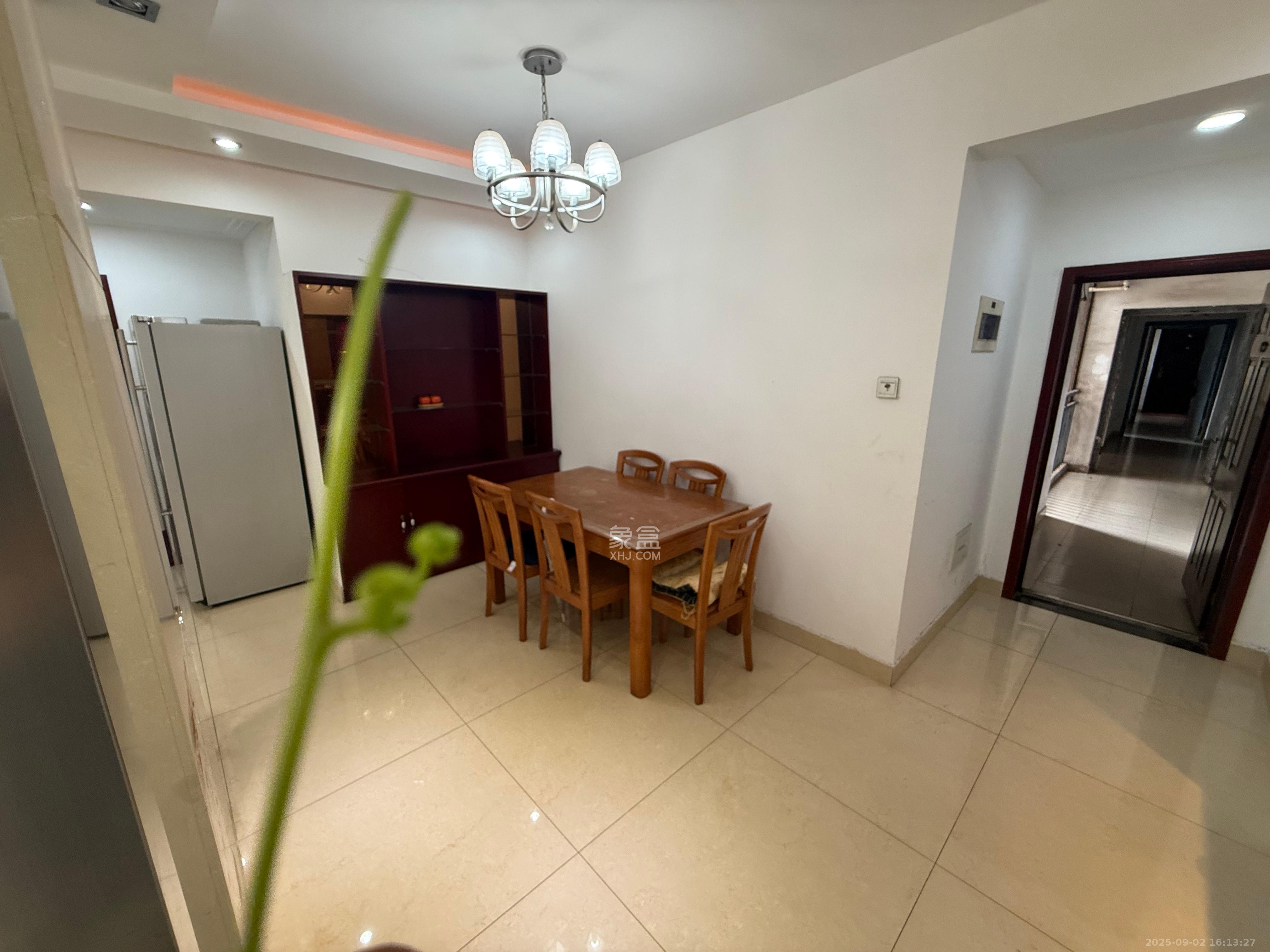 层上观邸 3室2厅1卫 2400.0元/月 层上观邸 3室2厅1卫 2400.0元/月室内图