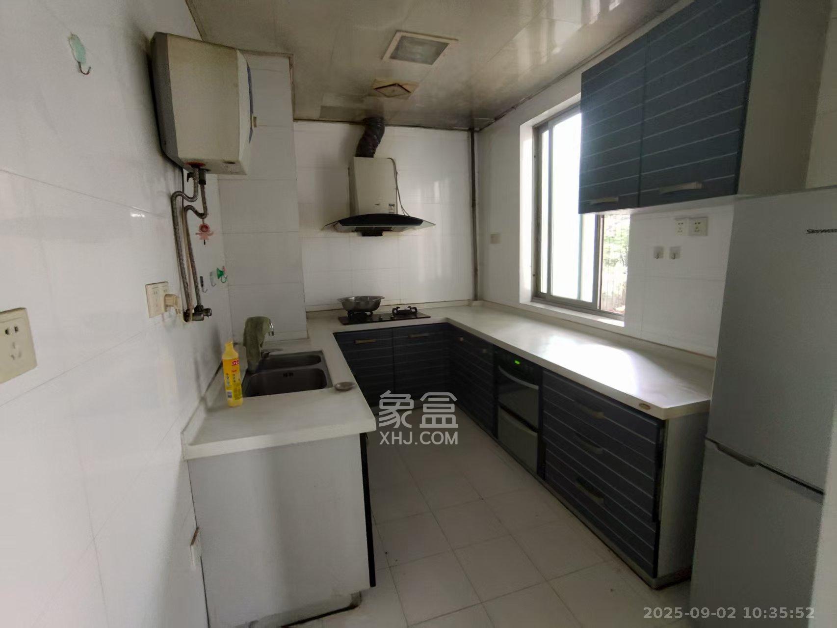 阳光100二期  4室2厅1卫    1800.0元/月室内图