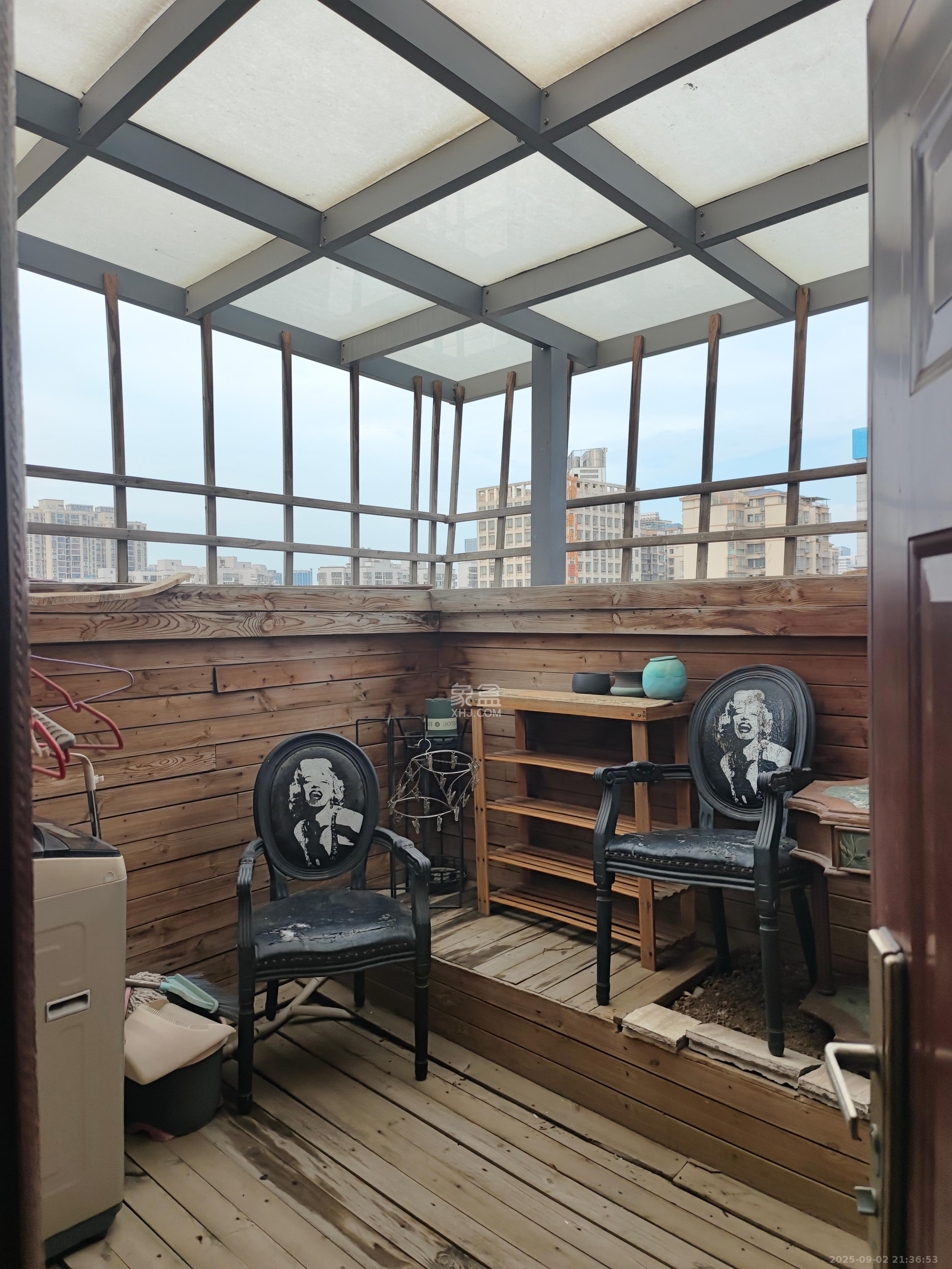 德润园  4室2厅2卫    2600.0元/月 德润园  4室2厅2卫    2600.0元/月室内图