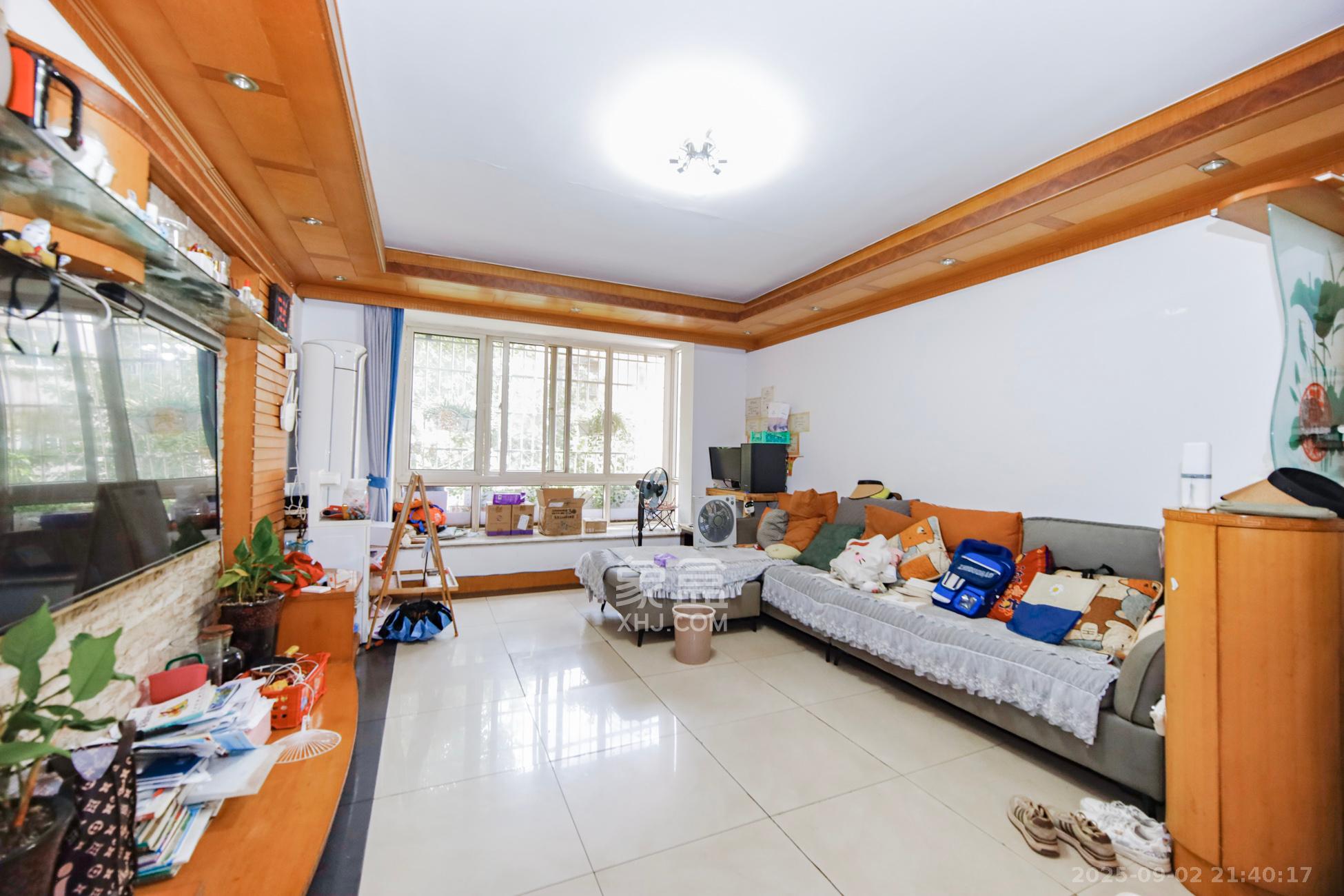 融城花苑  3室2厅2卫    64.0万客厅