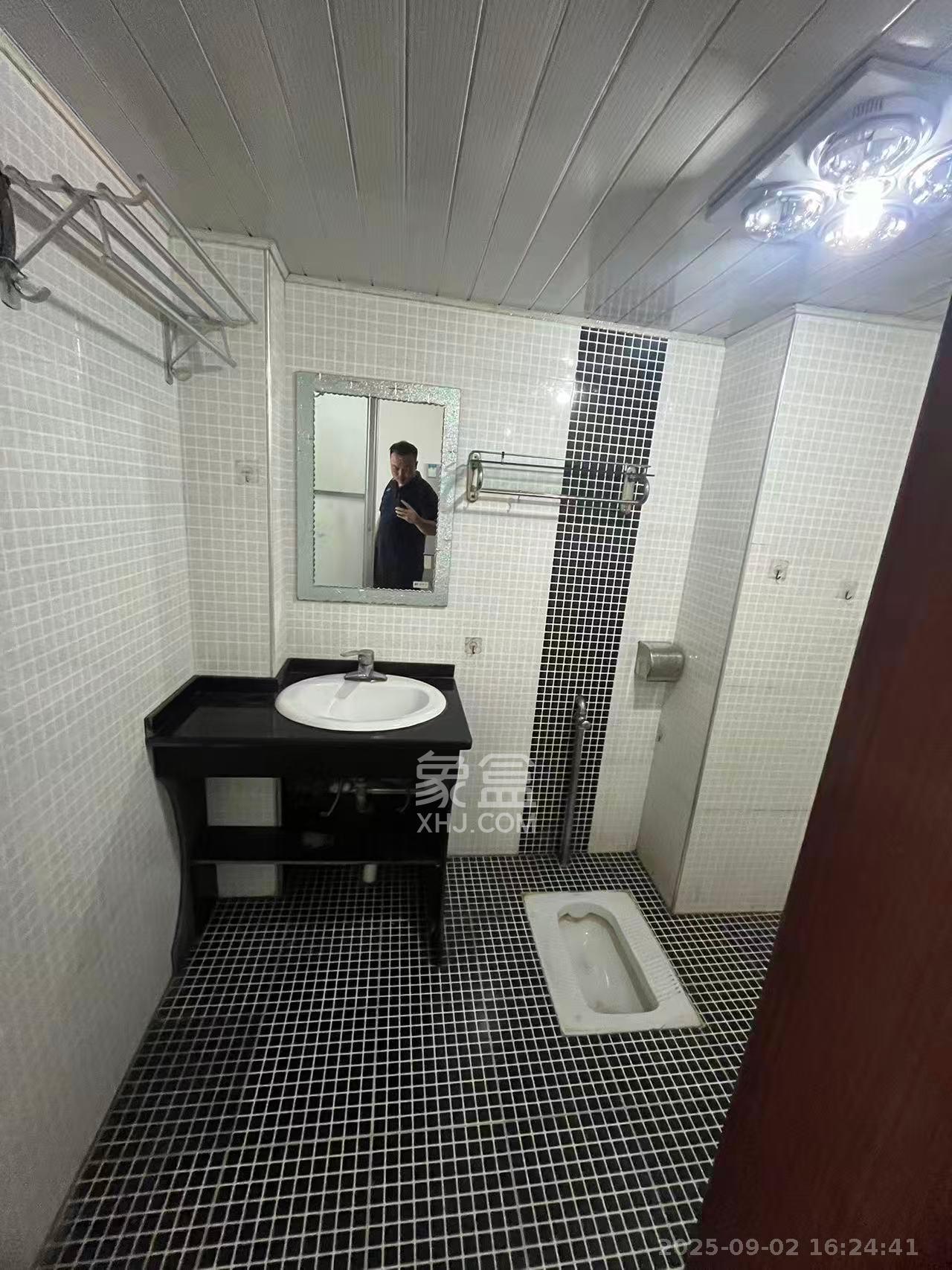 满庭芳小区  1室1厅1卫    1600.0元/月 满庭芳小区  1室1厅1卫    1600.0元/月室内图