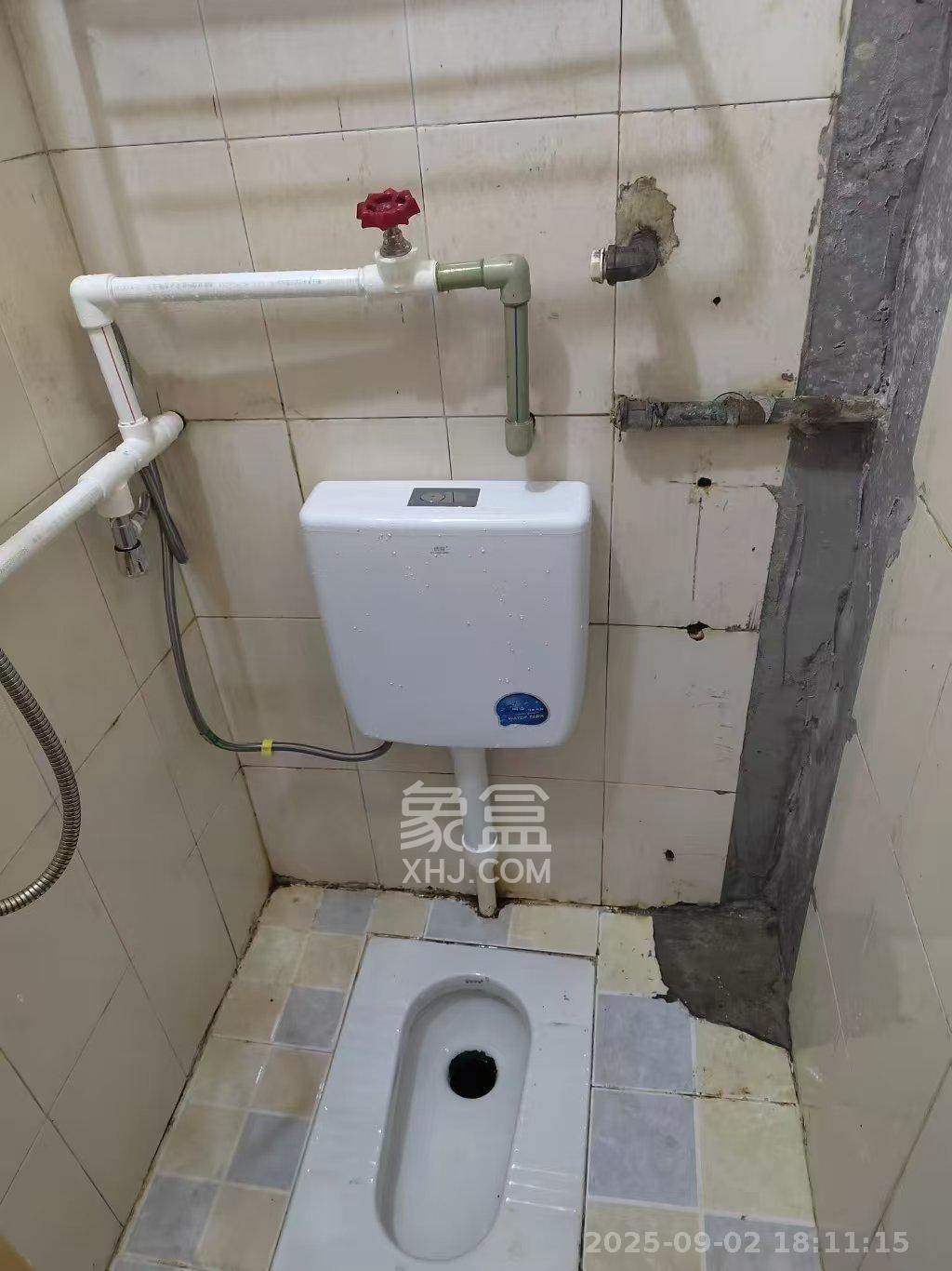 石油小区  1室1厅1卫   900.00元/月室内图