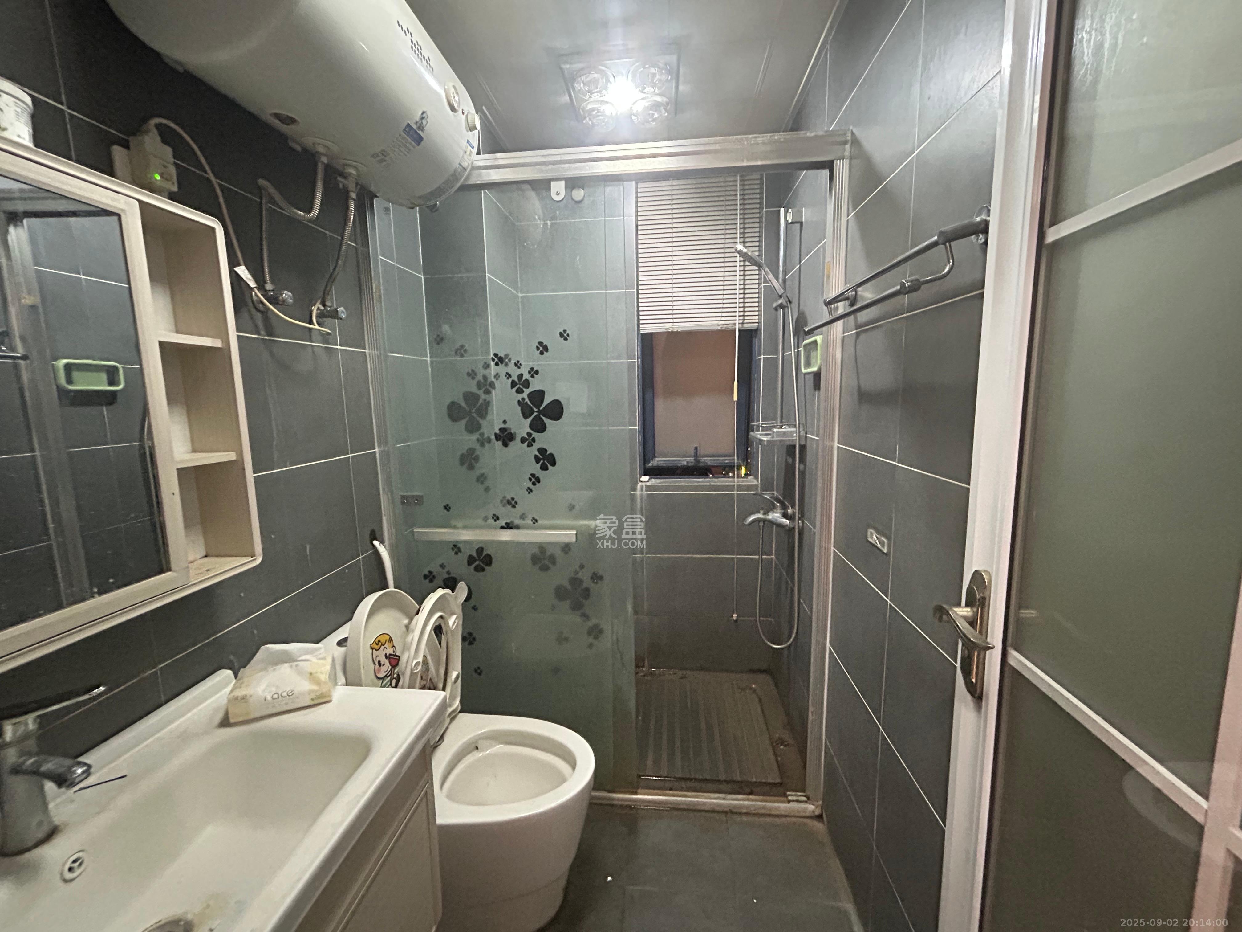 绿地中央广场  2室2厅1卫    2300.0元/月 绿地中央广场  2室2厅1卫    2300.0元/月室内图