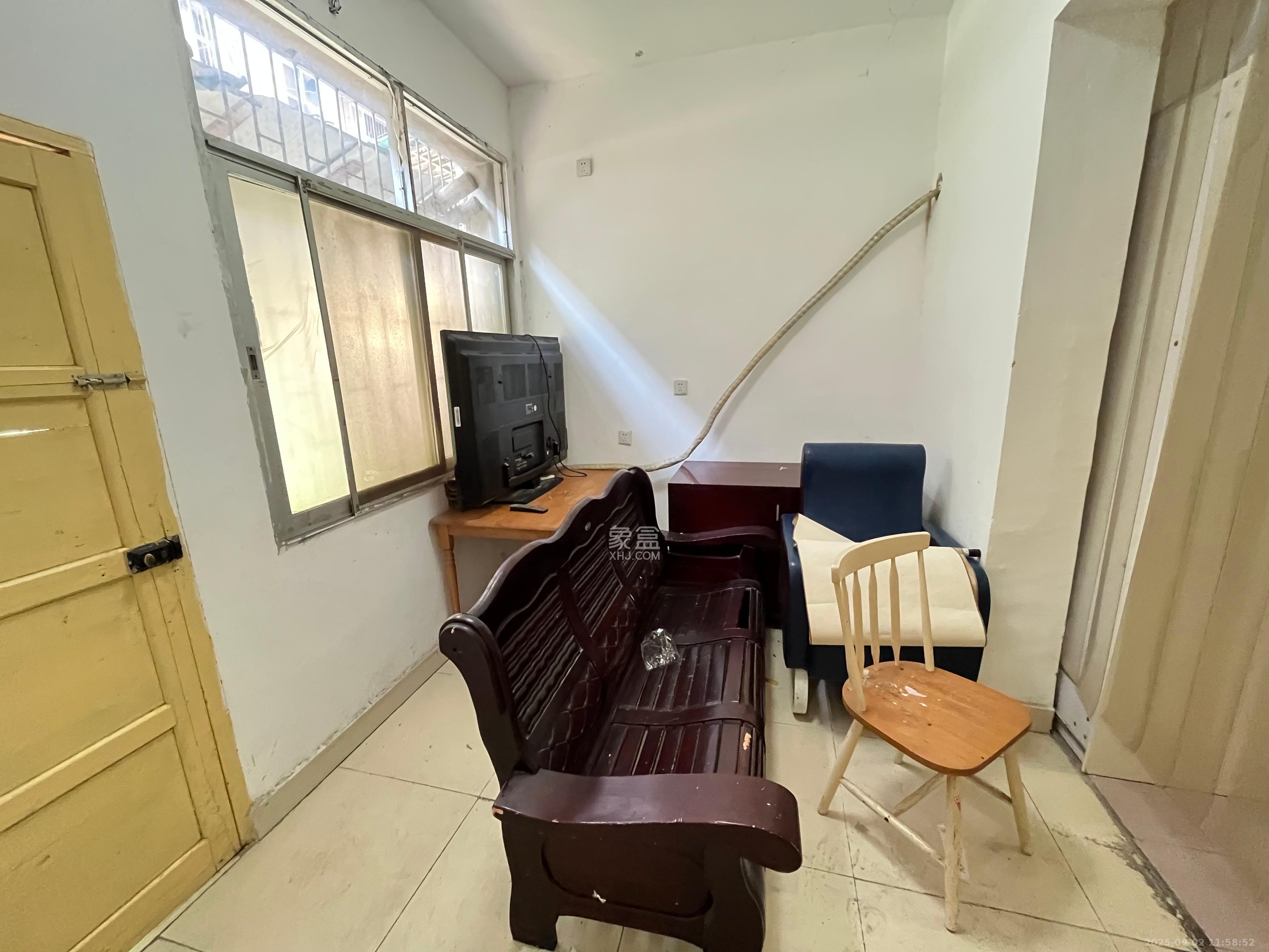 厚生里  3室2厅1卫    1500.0元/月室内图