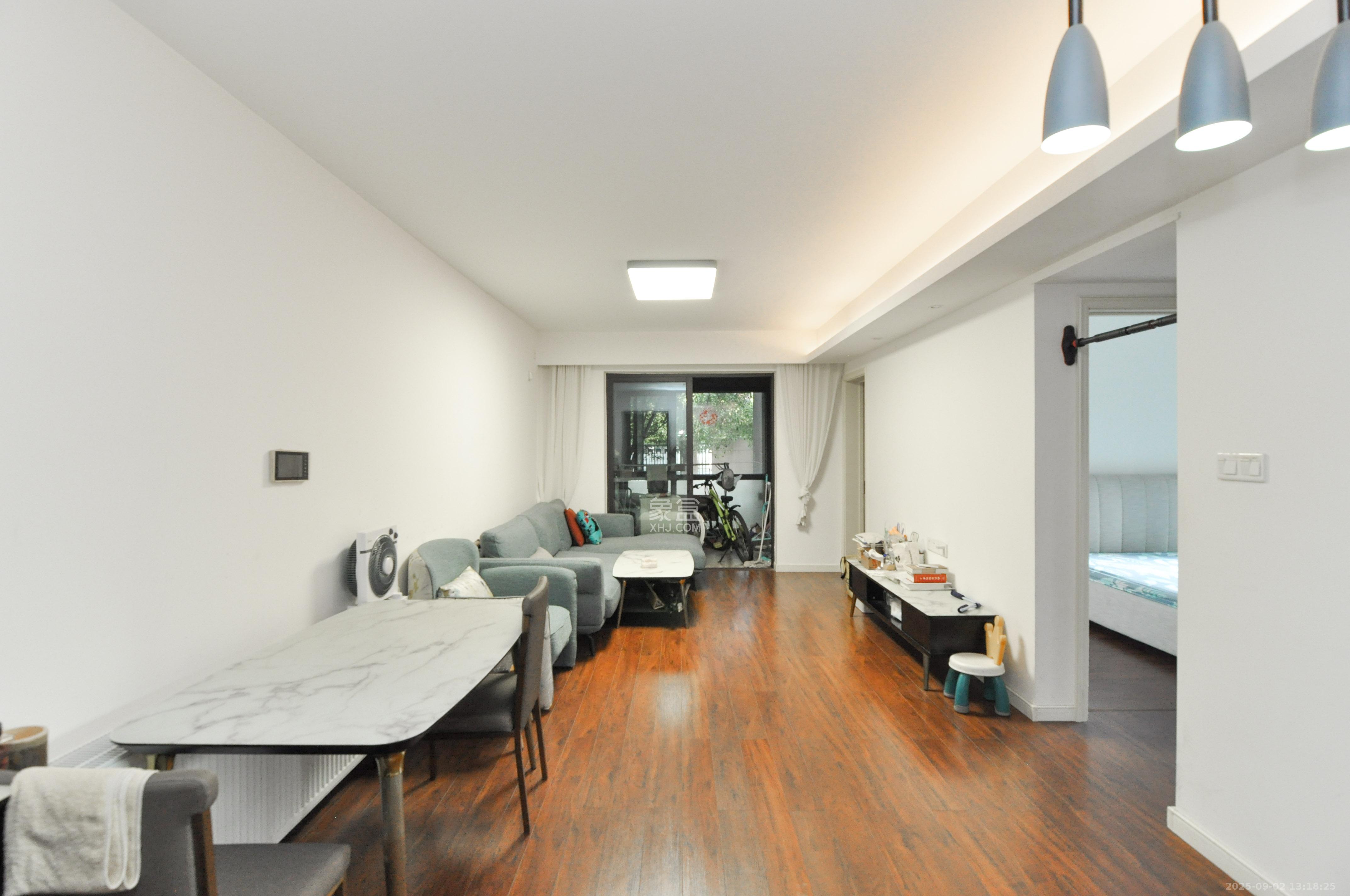 万科里梅溪郡 3室2厅2卫 175.8万 万科里梅溪郡 3室2厅2卫 175.8万客厅