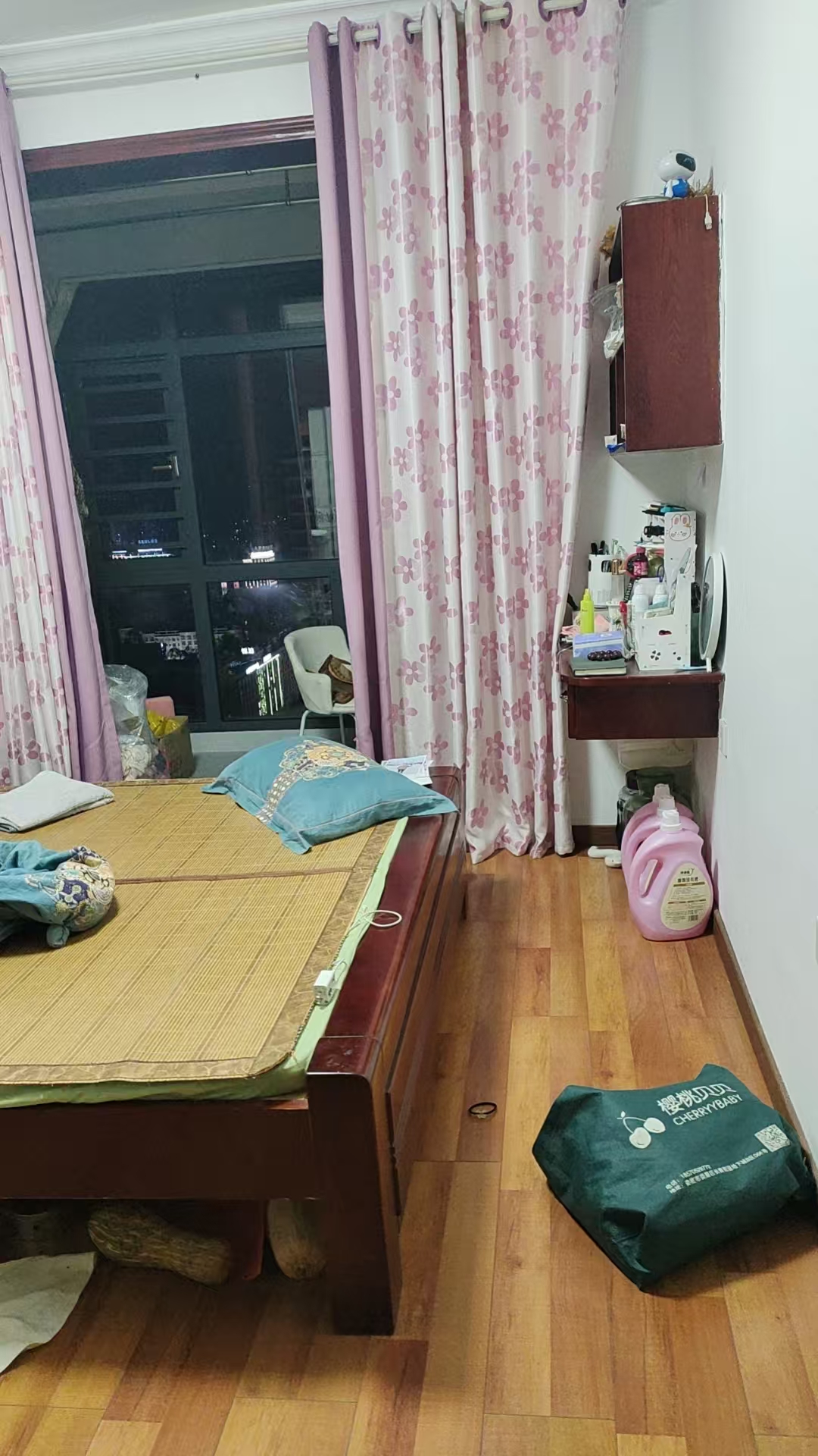 千里红小区(京明时代广场)  6室2厅2卫    2800.0元/月 千里红小区(京明时代广场)  6室2厅2卫    2800.0元/月