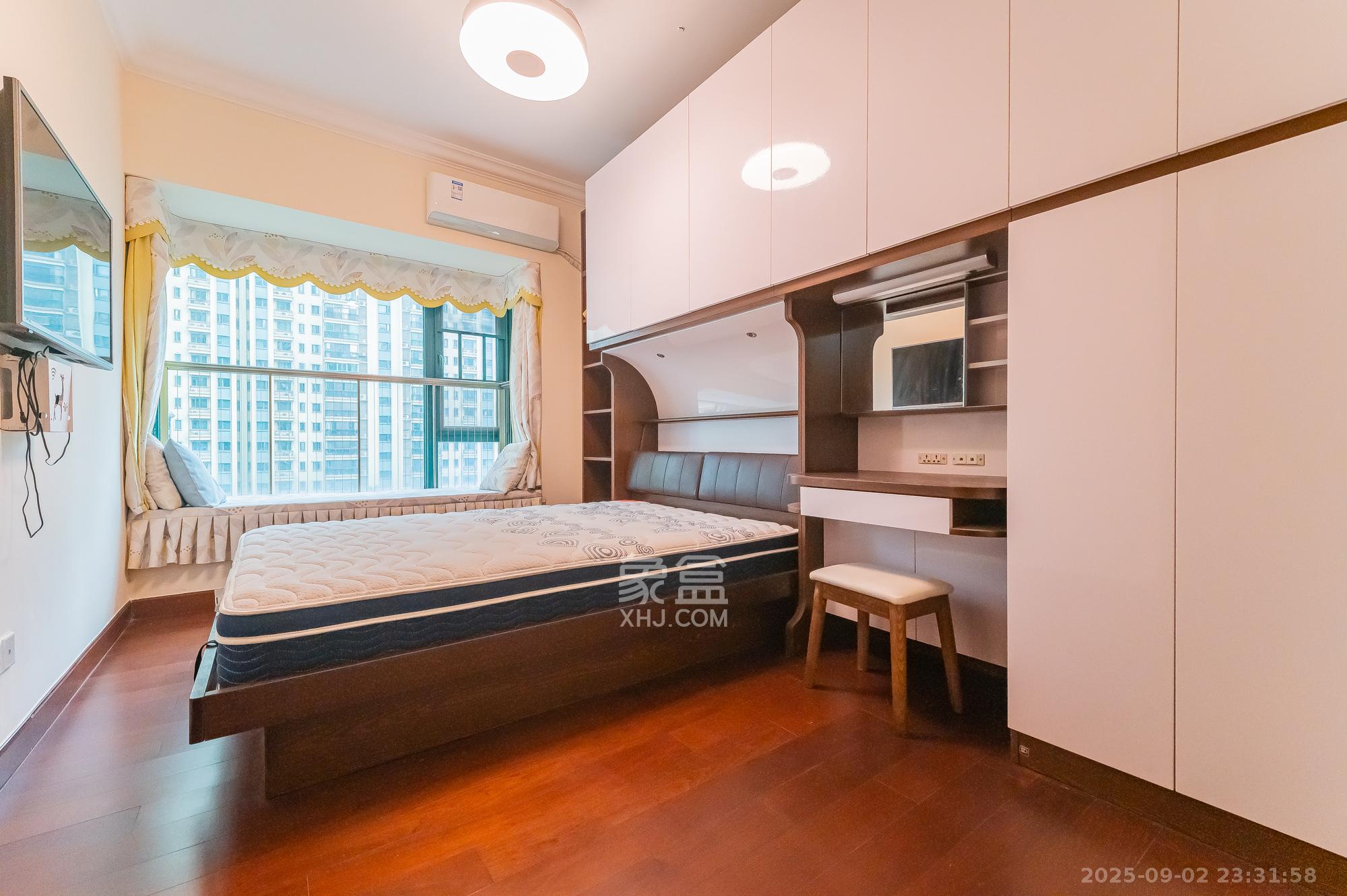 恒大翡翠华庭  3室2厅2卫    92.8万 恒大翡翠华庭  3室2厅2卫    92.8万卧室