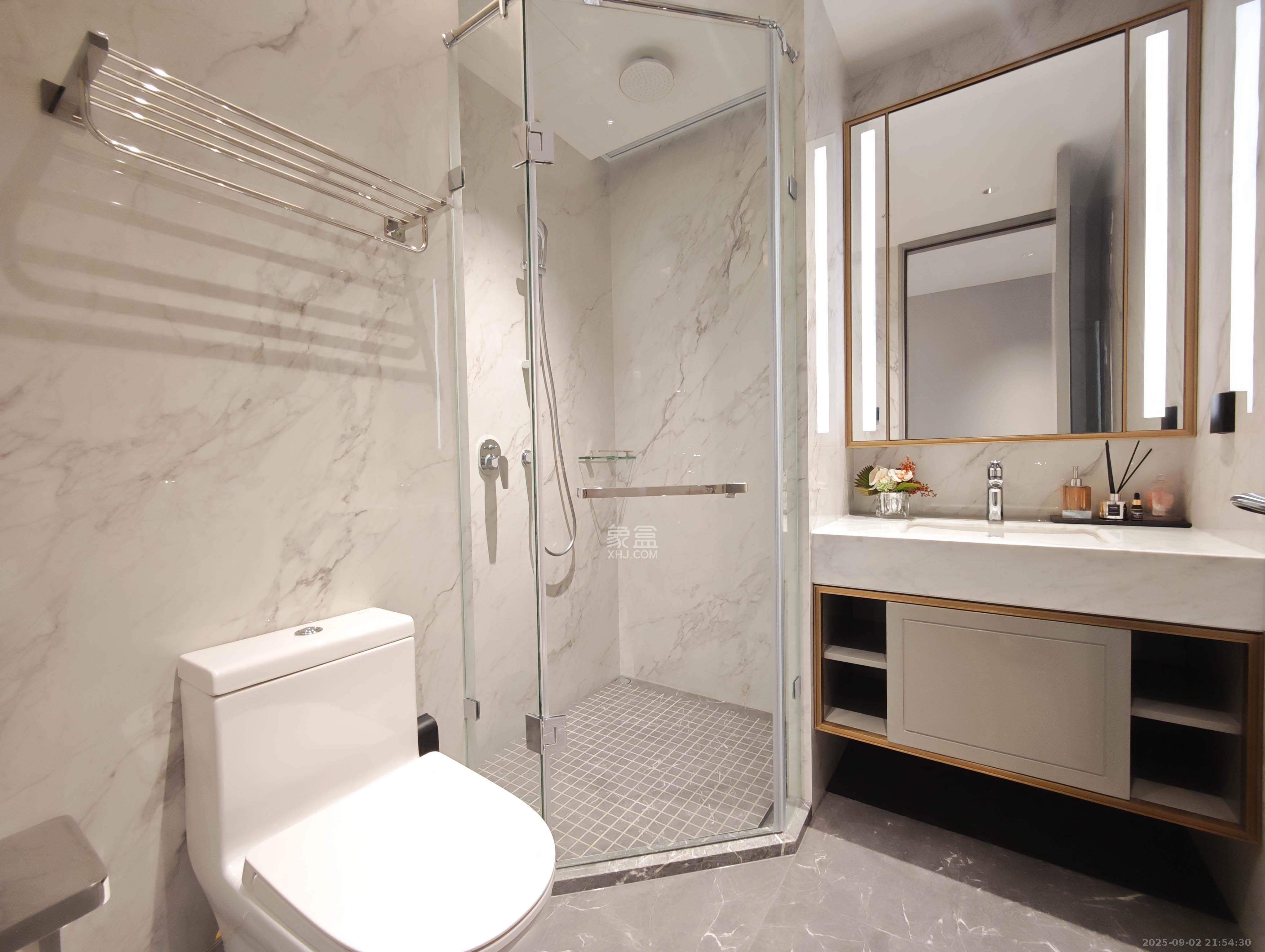 运达会展湾一期  4室2厅2卫    520.0万卫生间