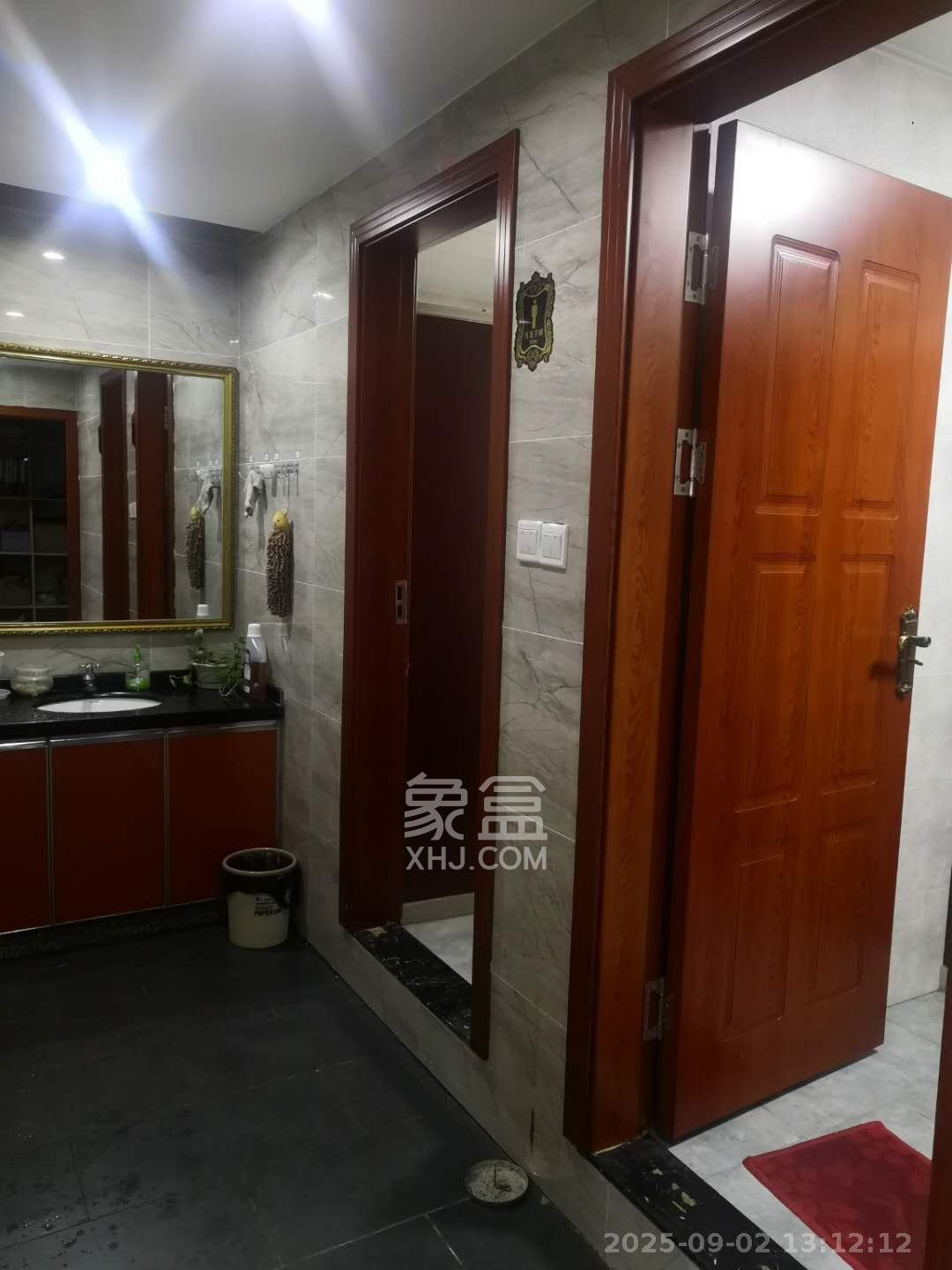 山水湾 1室1厅1卫 1700.0元/月 山水湾 1室1厅1卫 1700.0元/月室内图