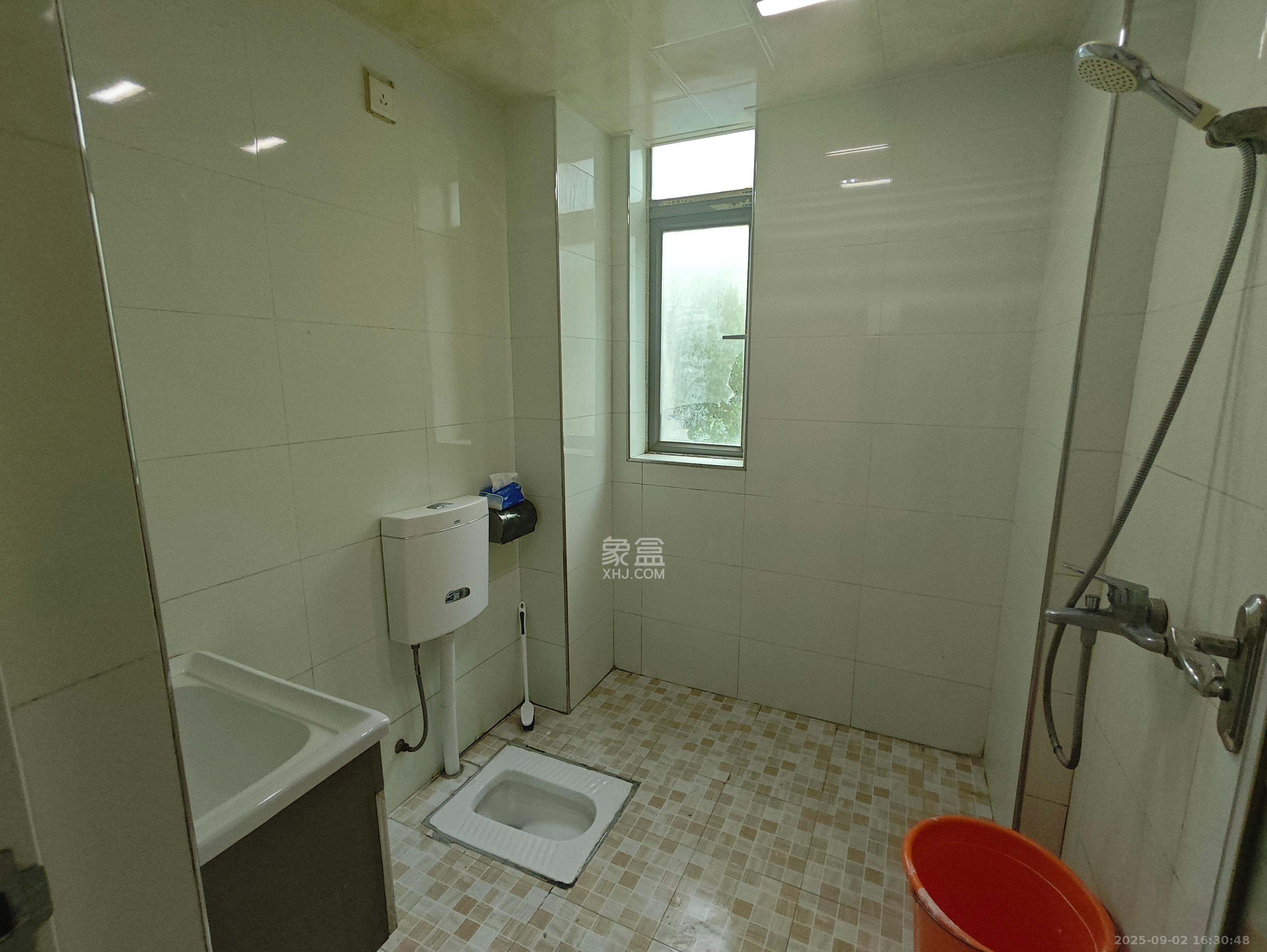 新城新世界一二三期  3室2厅2卫    2300.0元/月 新城新世界一二三期  3室2厅2卫    2300.0元/月室内图