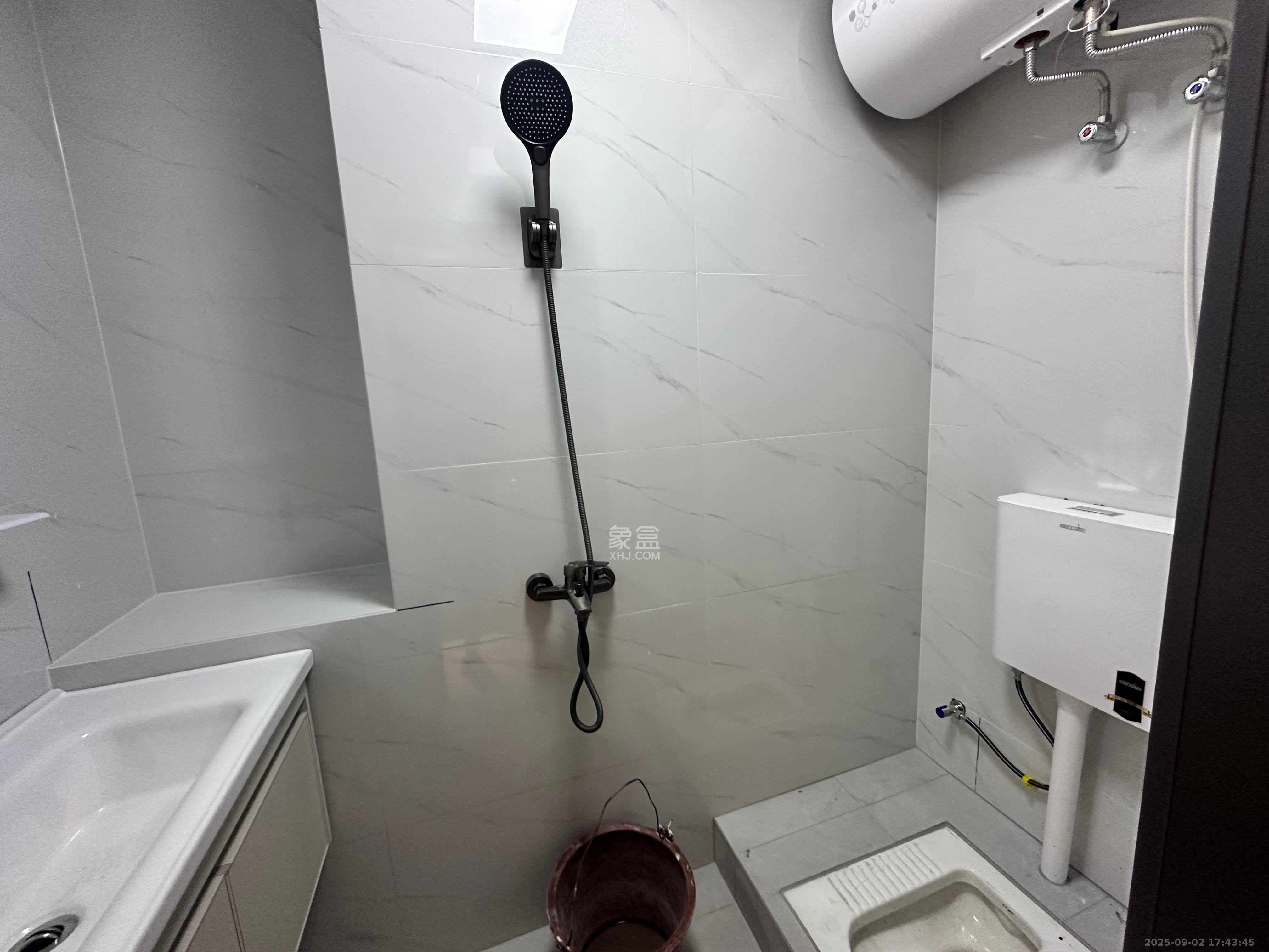 福晟翡翠湾  1室1厅1卫   1500.00元/月室内图