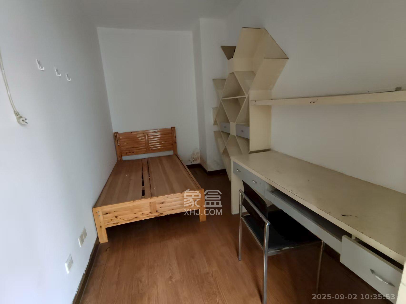 阳光100二期 4室2厅1卫 1800.0元/月 阳光100二期 4室2厅1卫 1800.0元/月室内图