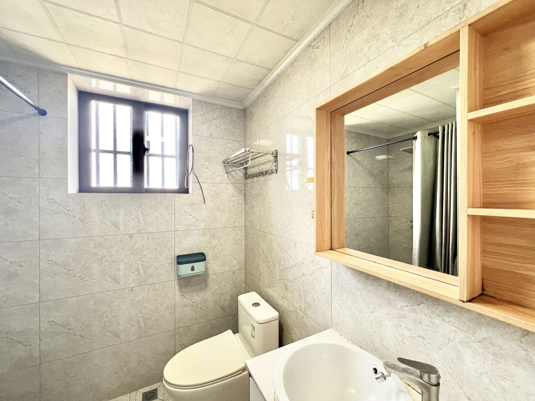 爱琴海  3室2厅2卫    3500.0元/月 爱琴海  3室2厅2卫    3500.0元/月室内图