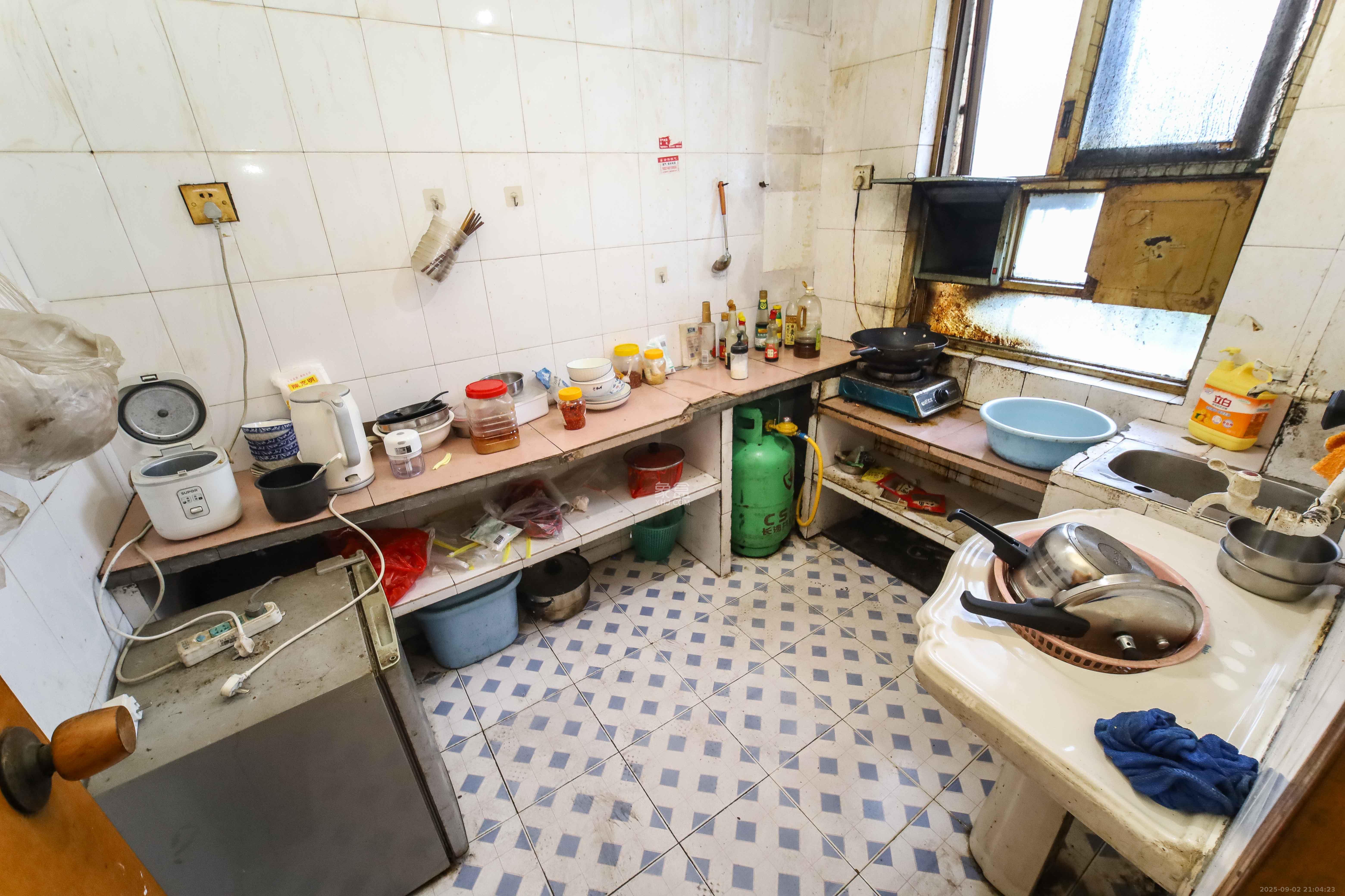 马王堆陶瓷城新合区  2室2厅1卫    38.8万 马王堆陶瓷城新合区  2室2厅1卫    38.8万厨房