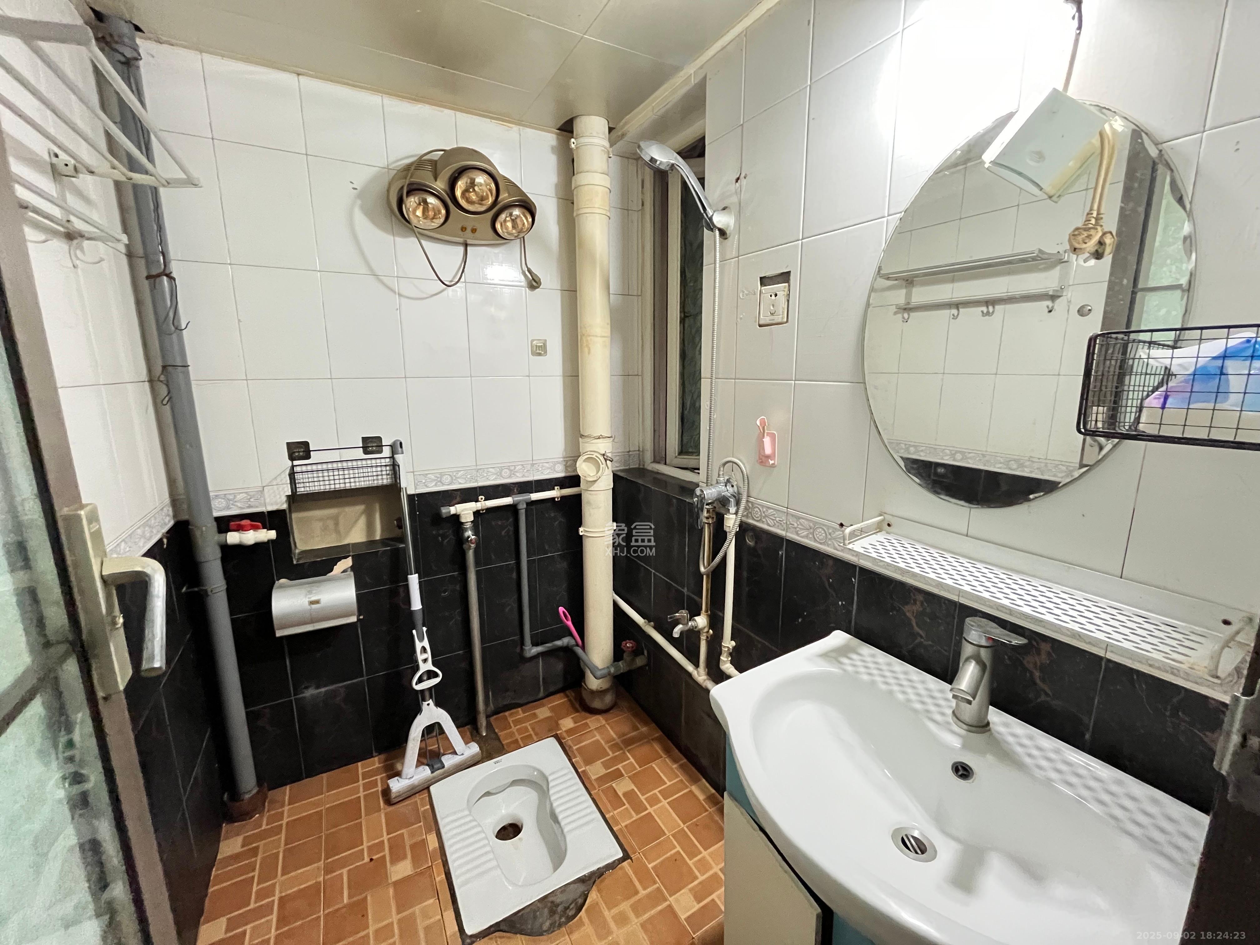 恩瑞麓山名园(龙王港小区)  2室2厅1卫    1800.0元/月 恩瑞麓山名园(龙王港小区)  2室2厅1卫    1800.0元/月室内图