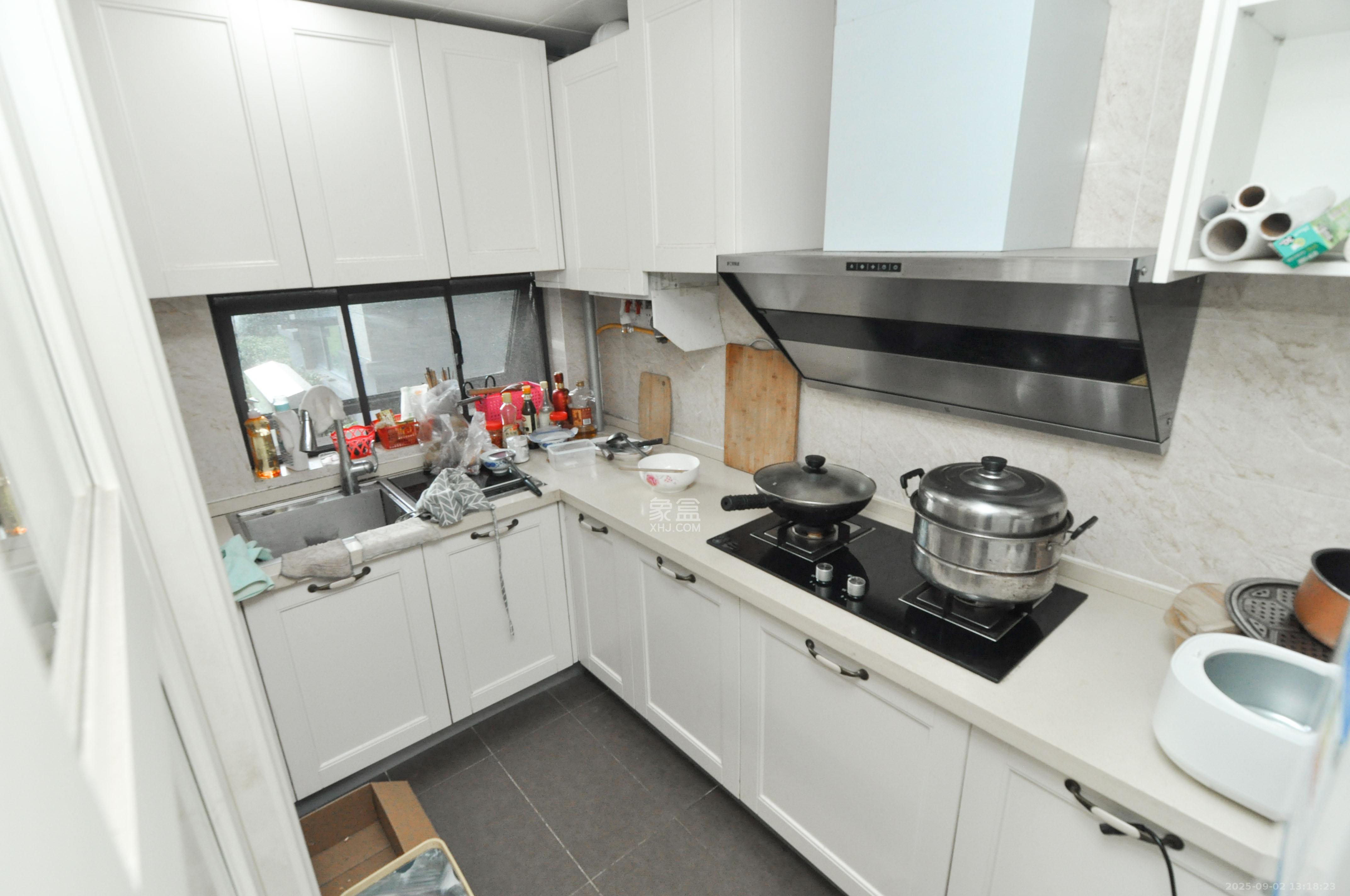 万科里梅溪郡  3室2厅2卫    175.8万厨房