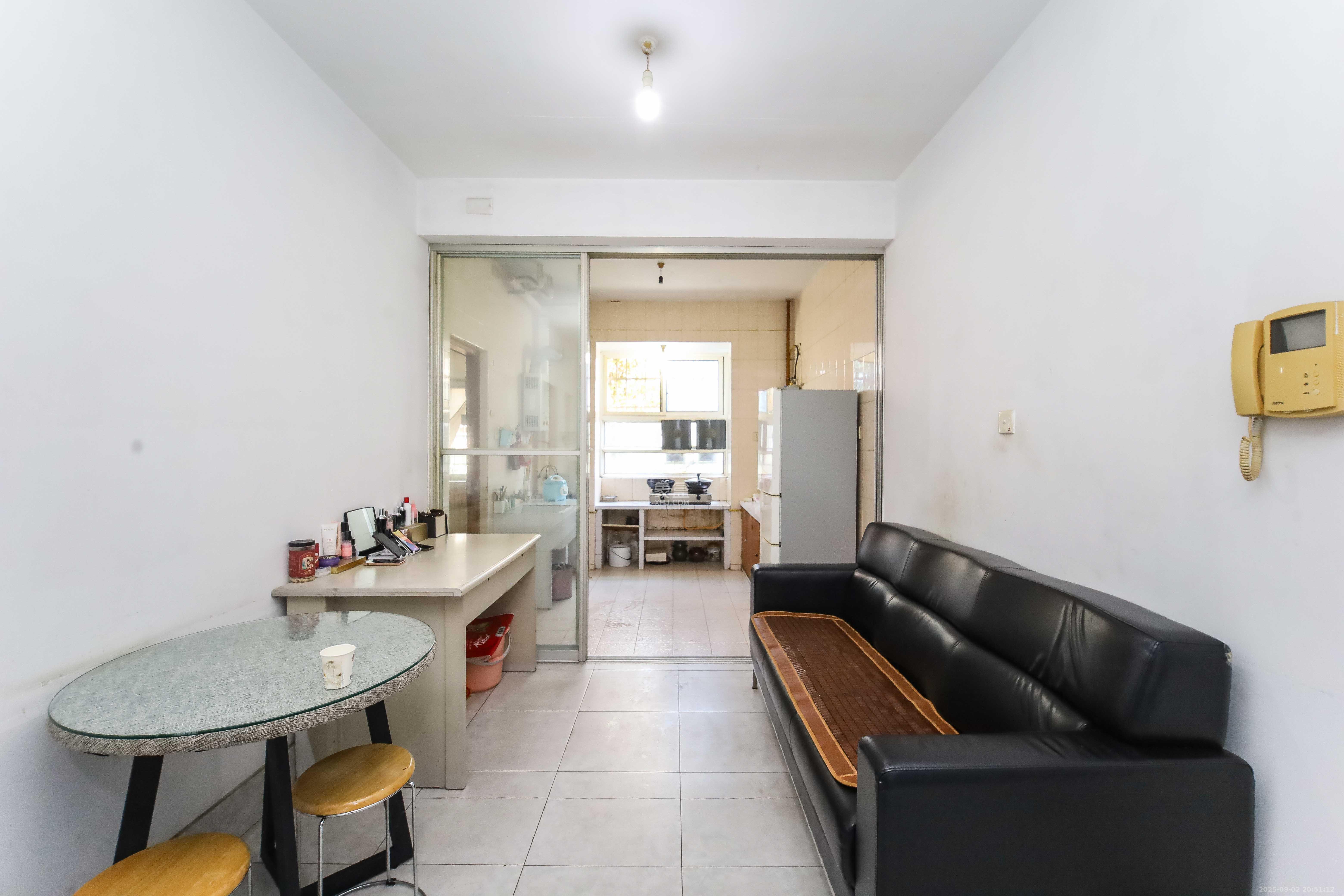 荷花园电信宿舍（天辰荷花苑）  2室2厅1卫    78.0万客厅