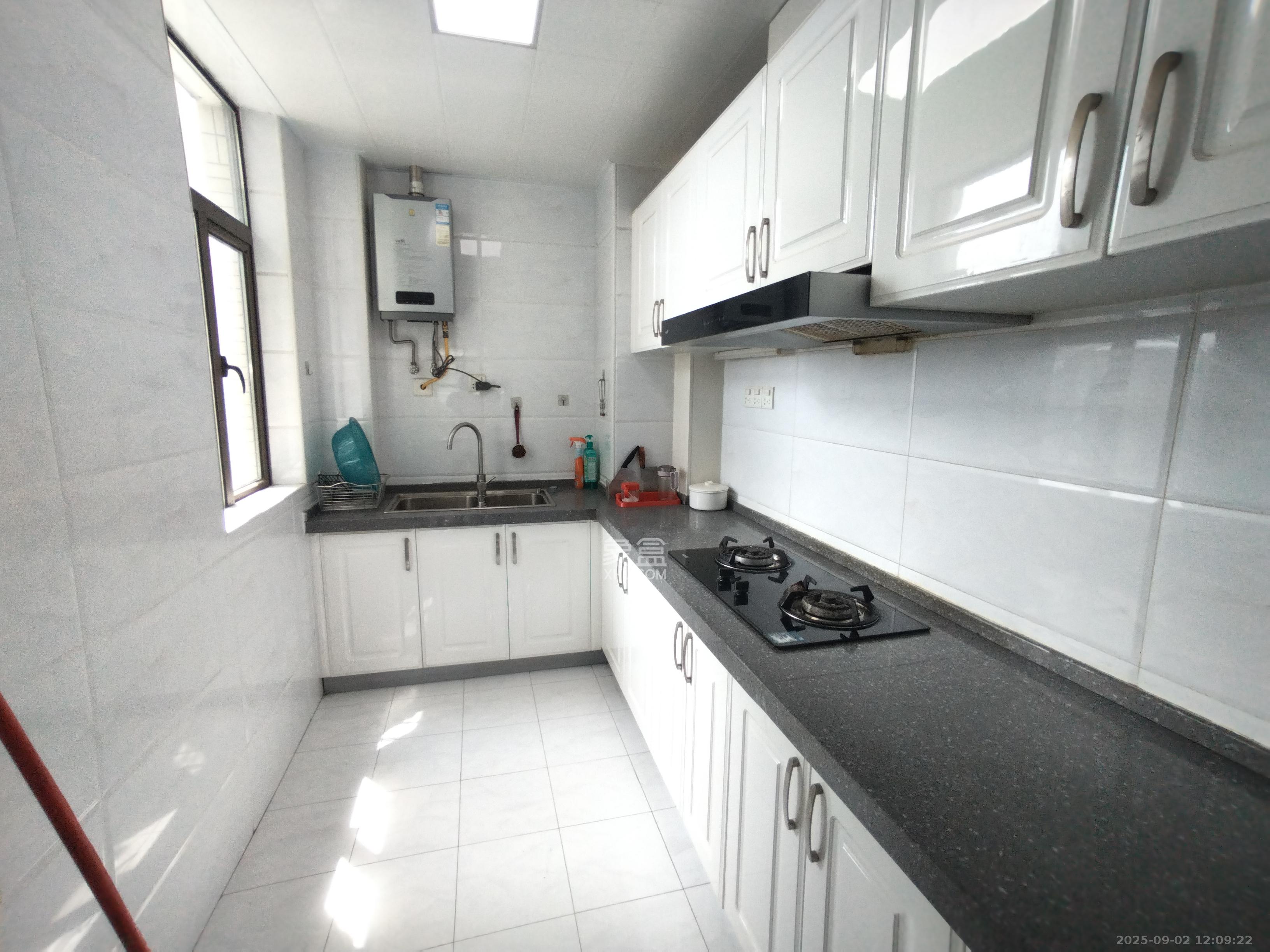 滨江一号（丰泰花园）  3室2厅2卫    3000.0元/月室内图