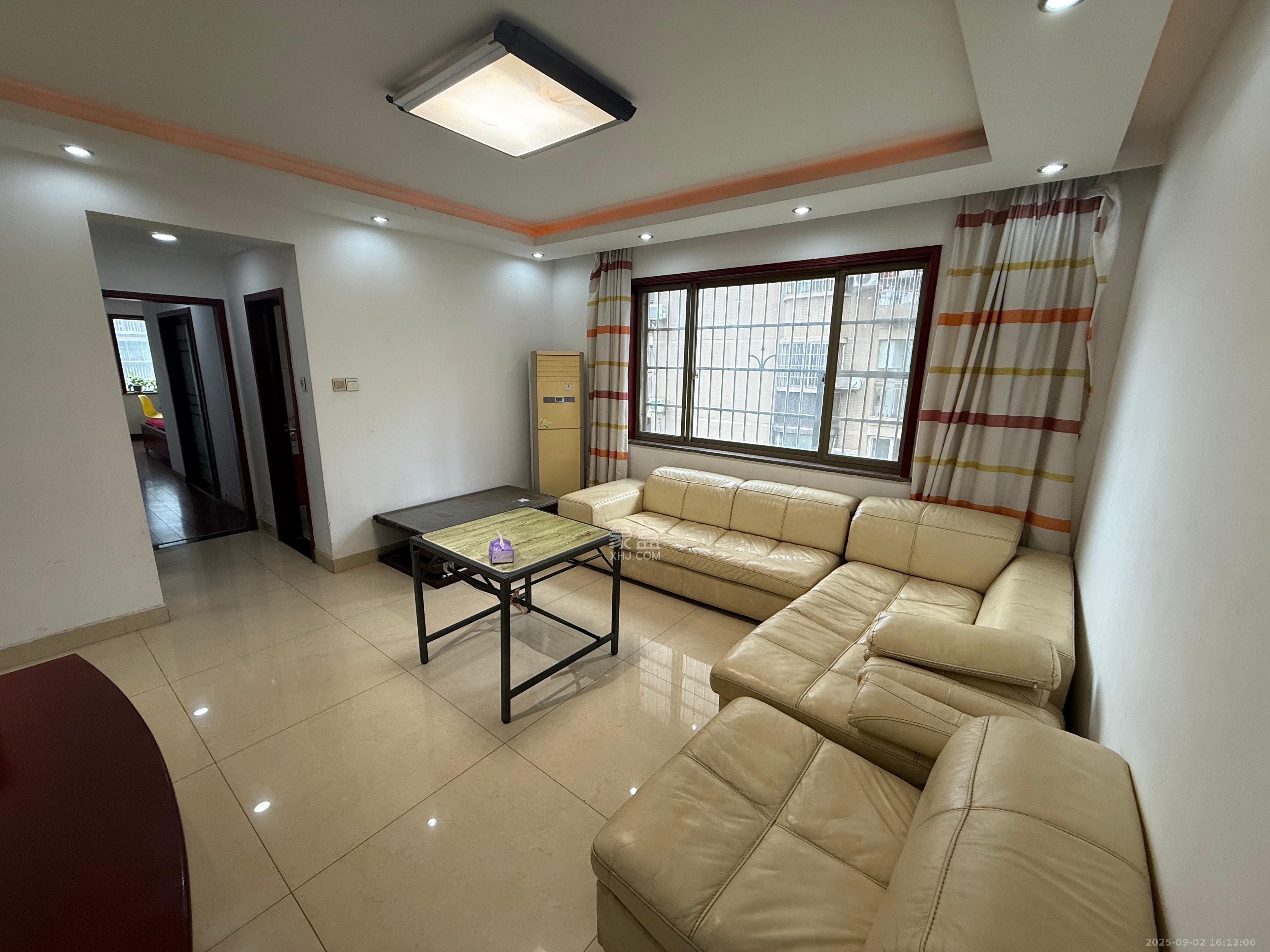 层上观邸 3室2厅1卫 2400.0元/月 层上观邸 3室2厅1卫 2400.0元/月室内图