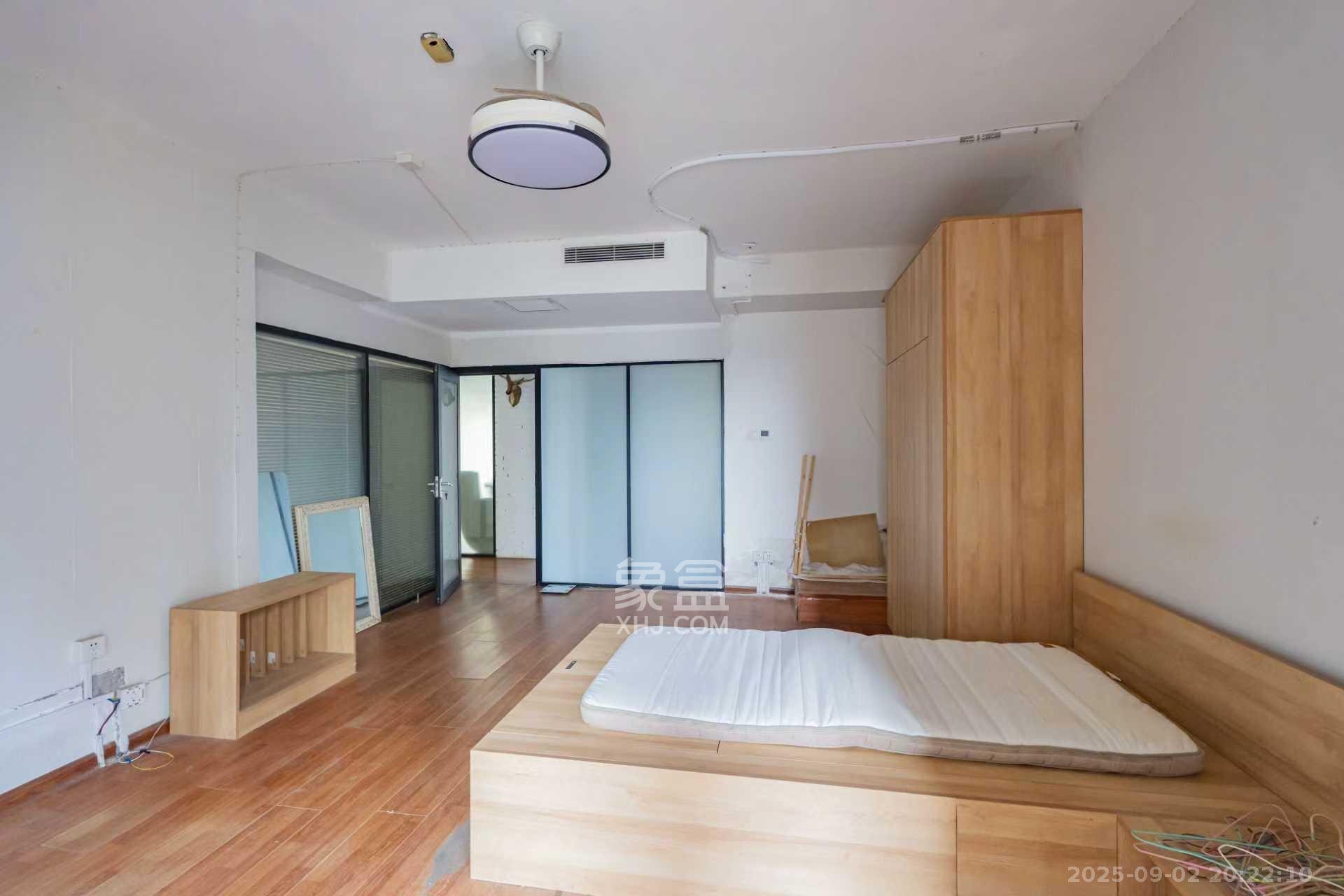 金色屋顶  5室2厅2卫   5000.00元/月室内图