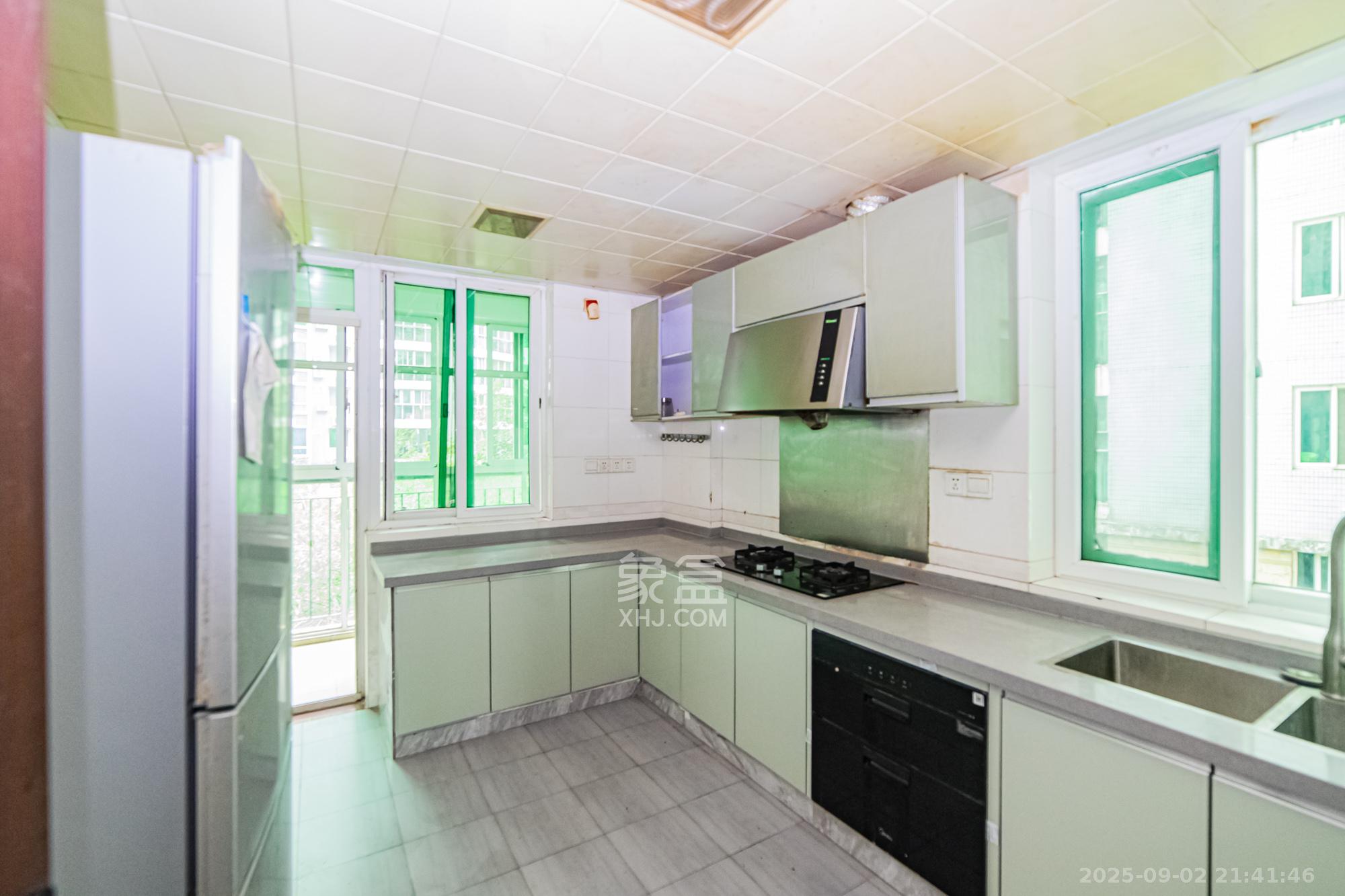 珠江花城一期桂苑 3室2厅1卫 120.0万 珠江花城一期桂苑 3室2厅1卫 120.0万厨房