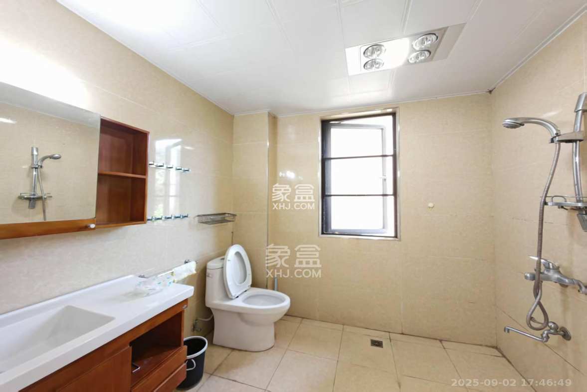 金茂梅溪湖  2室2厅1卫    2500.0元/月 金茂梅溪湖  2室2厅1卫    2500.0元/月室内图