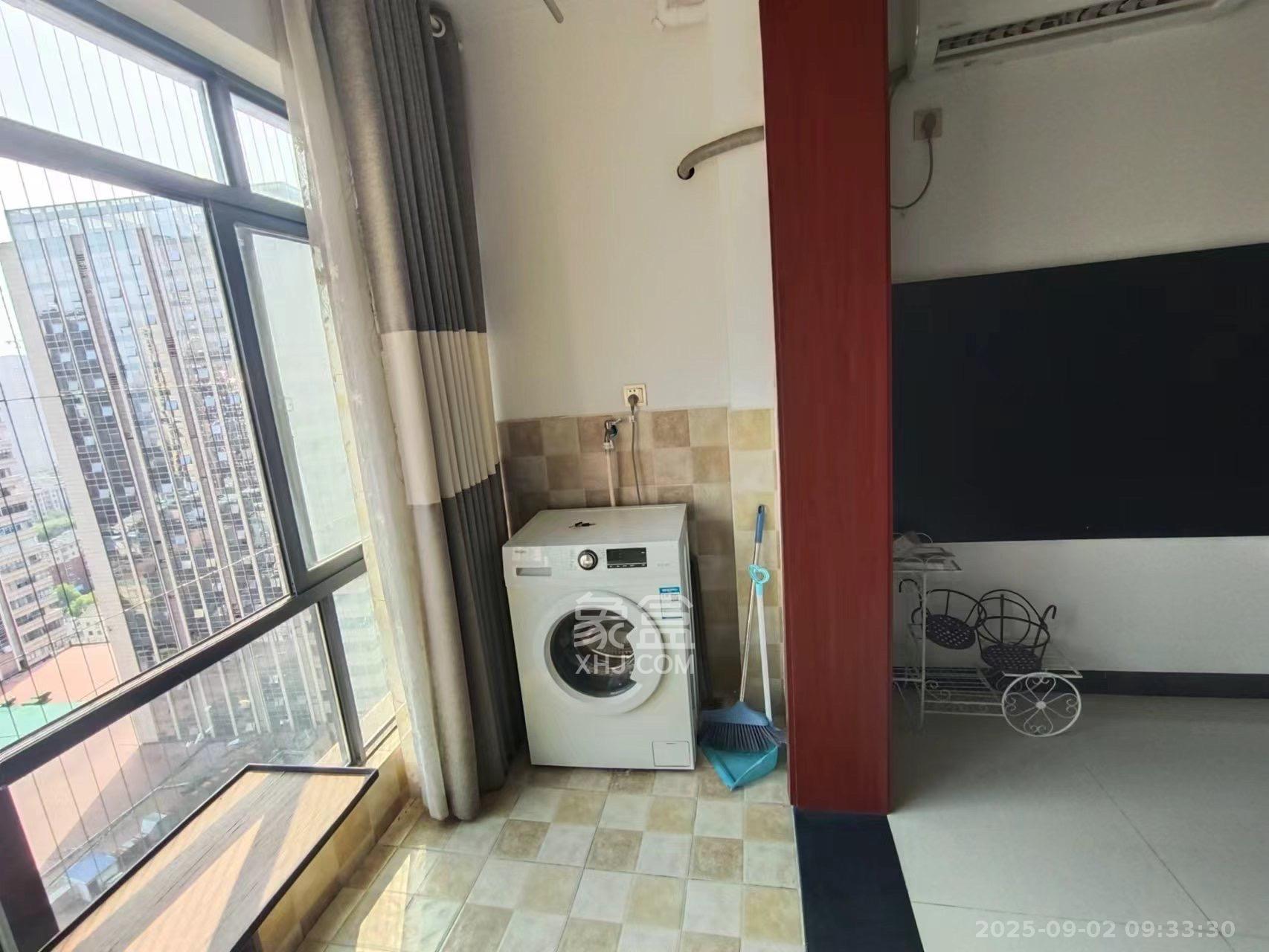 奥克斯广场 1室2厅1卫 3000.0元/月 奥克斯广场 1室2厅1卫 3000.0元/月室内图