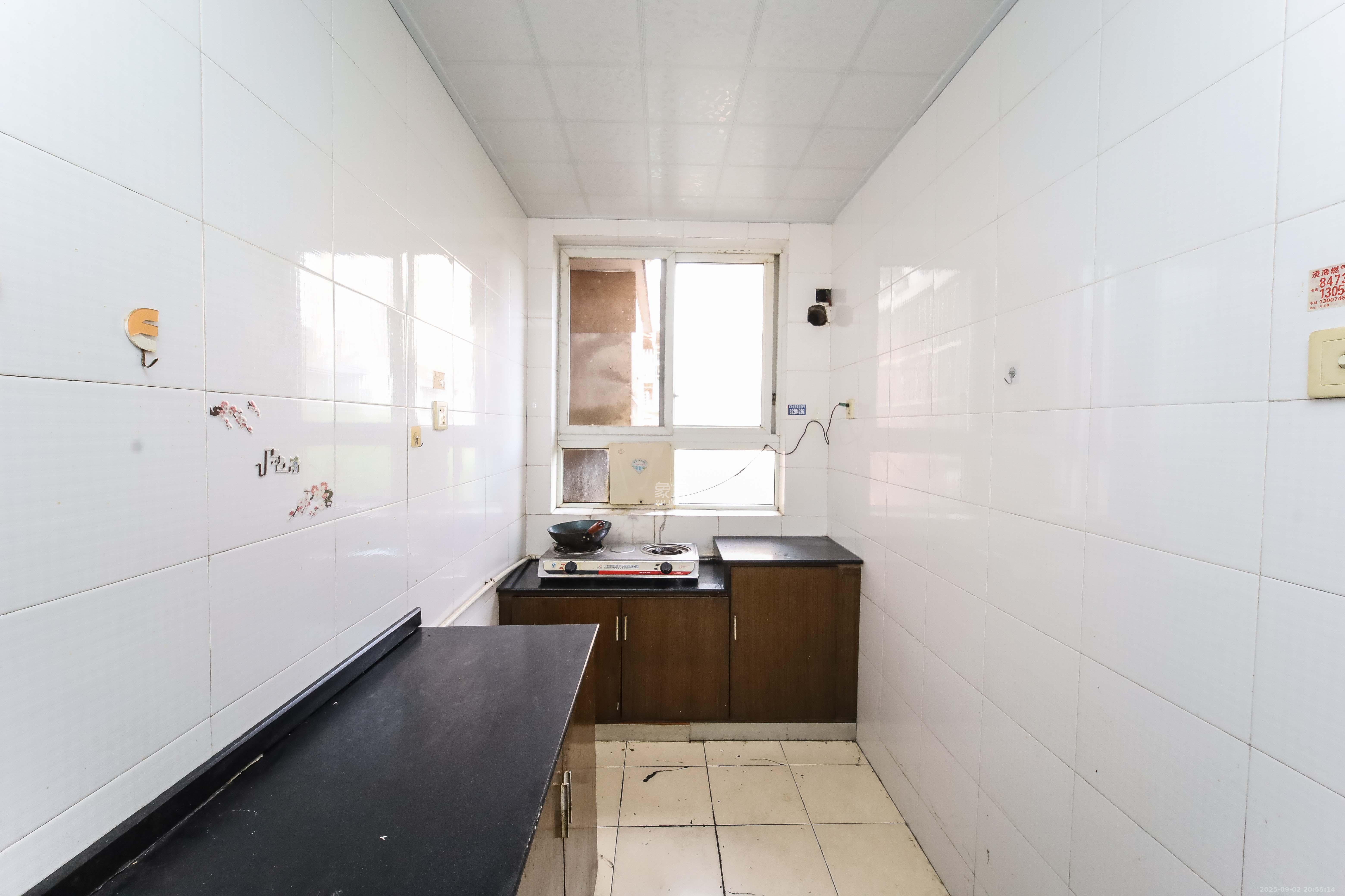 荷花园安置小区  2室2厅1卫    39.0万厨房