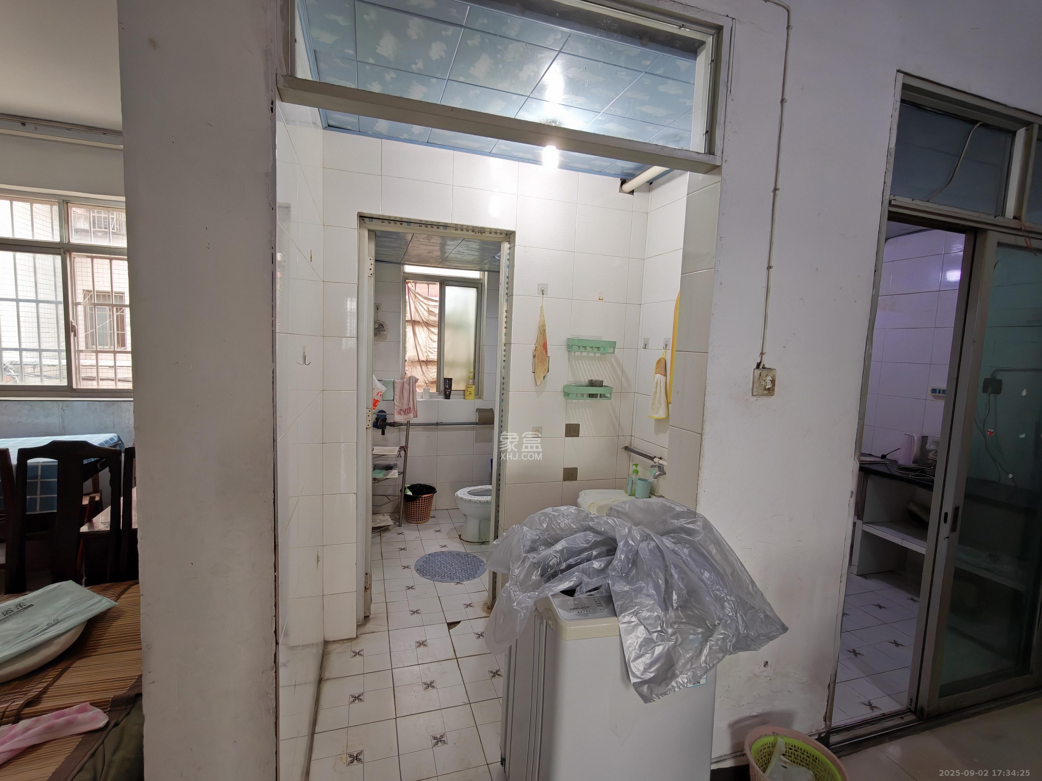 红星商务楼(红星蔬菜批发大市场)  3室2厅1卫    1800.0元/月 红星商务楼(红星蔬菜批发大市场)  3室2厅1卫    1800.0元/月室内图