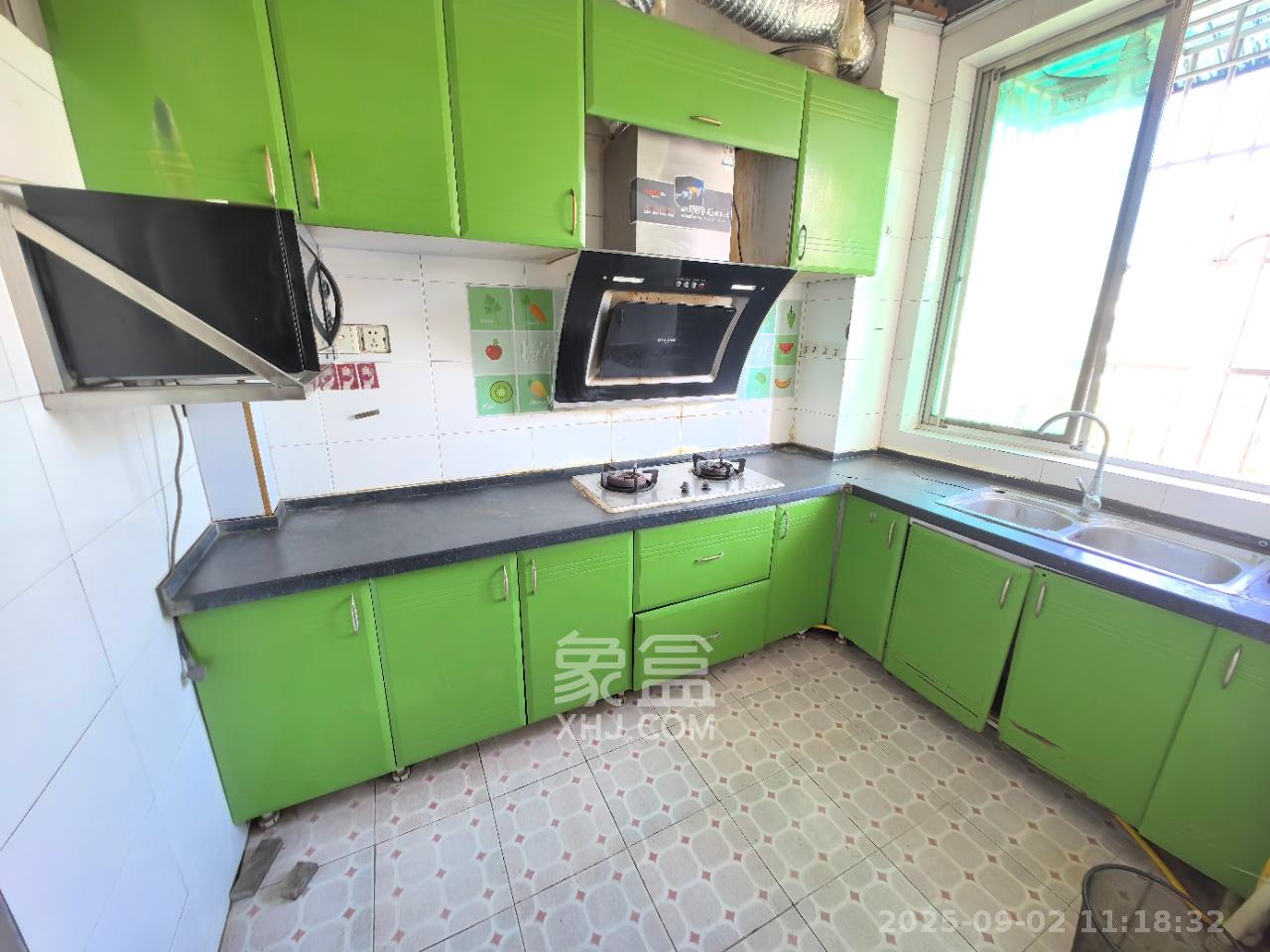 中南汽车世界 2室2厅1卫 1100.0元/月 中南汽车世界 2室2厅1卫 1100.0元/月室内图