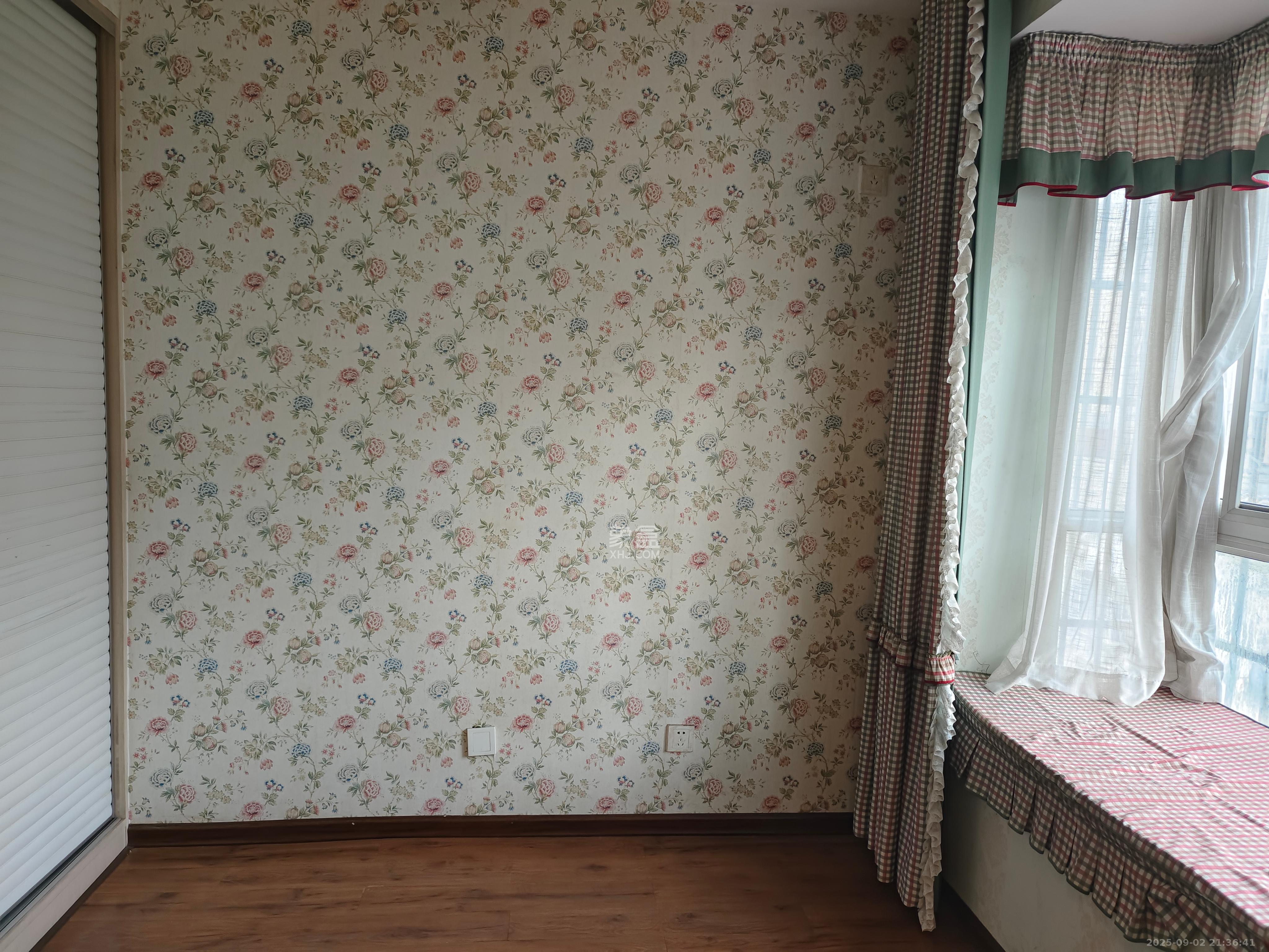 德润园  4室2厅2卫    2600.0元/月 德润园  4室2厅2卫    2600.0元/月室内图