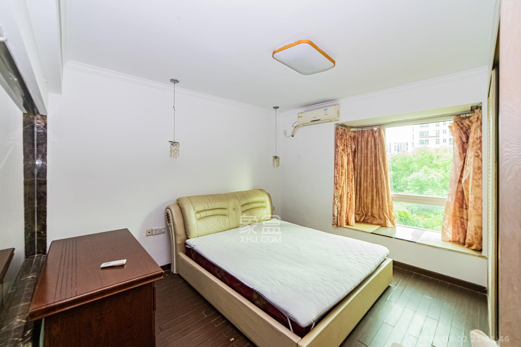 珠江花城一期桂苑 3室2厅1卫 120.0万 珠江花城一期桂苑 3室2厅1卫 120.0万卧室