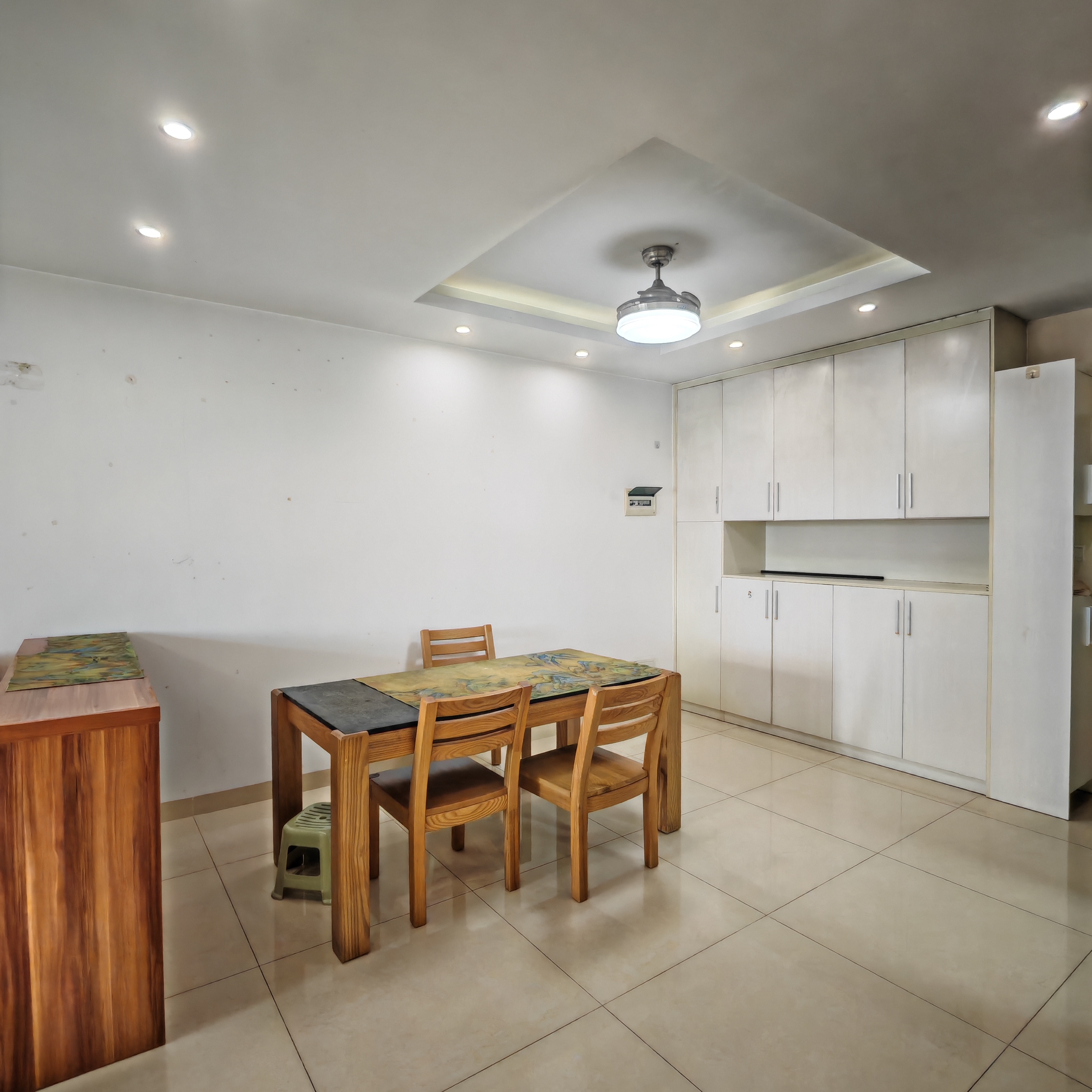 学苑公寓 3室2厅2卫 3100.0元/月 学苑公寓 3室2厅2卫 3100.0元/月室内图