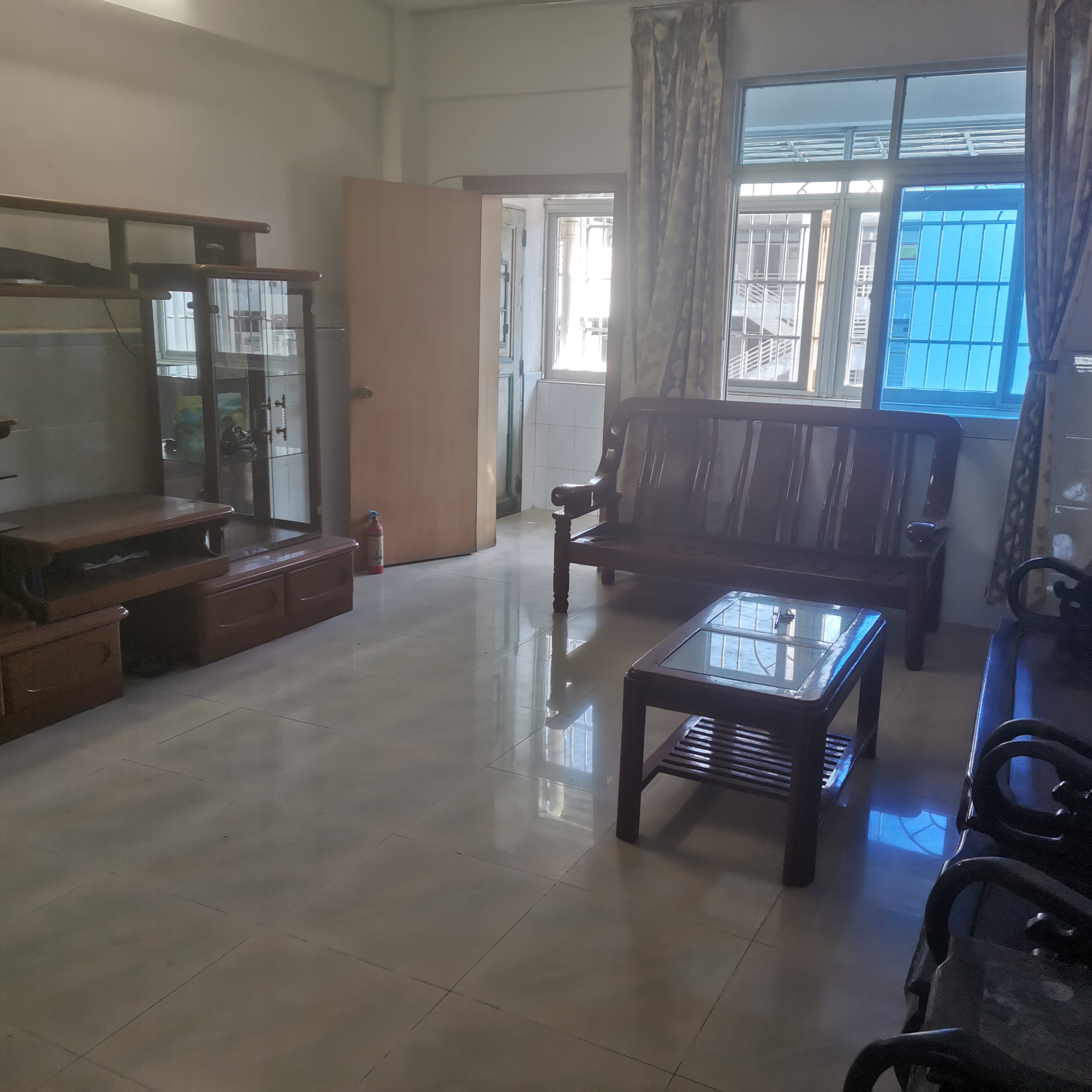 政法学院  3室2厅1卫    1800.0元/月 政法学院  3室2厅1卫    1800.0元/月室内图