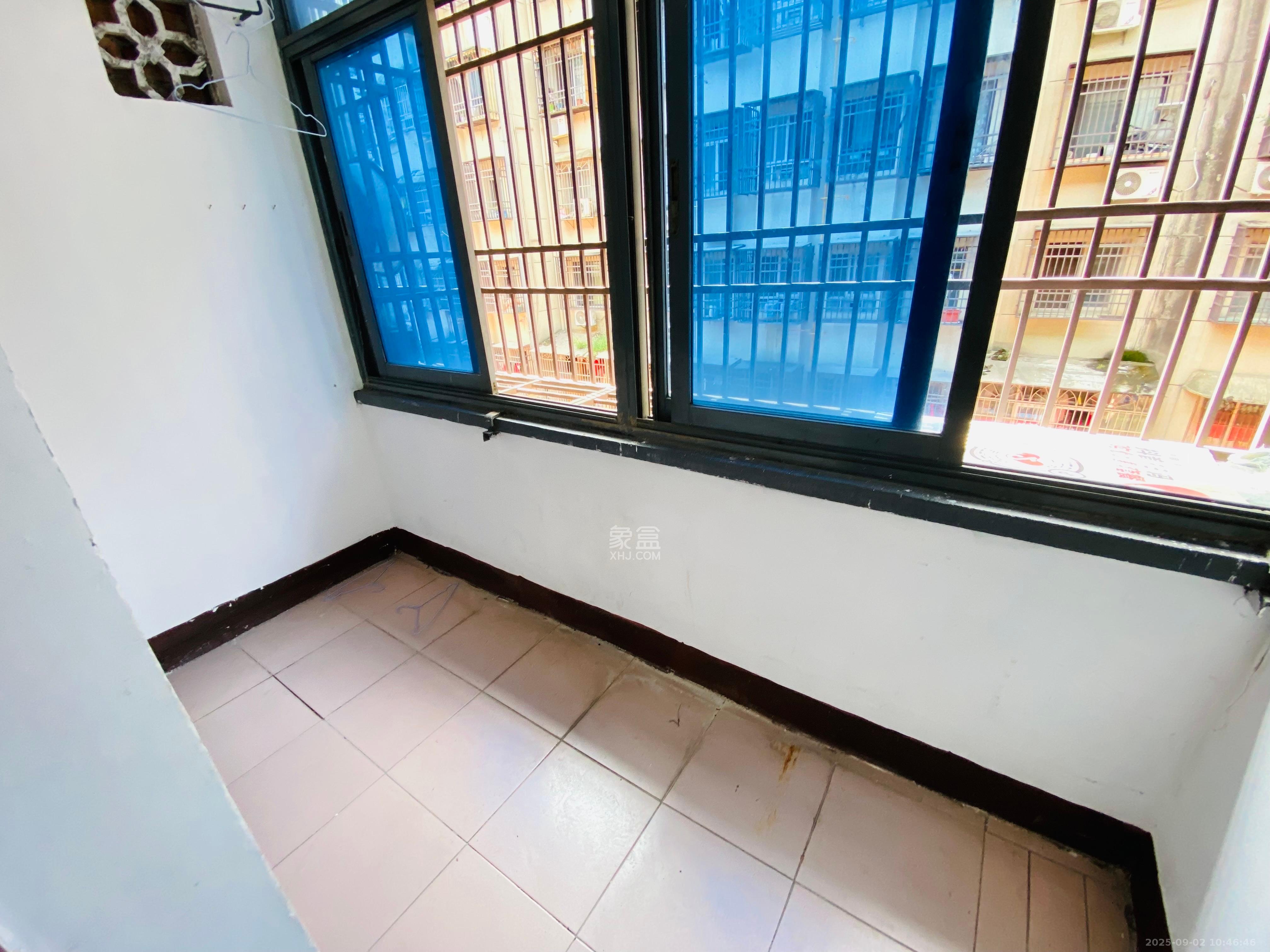 教育局宿舍(坡子街91号) 2室1厅1卫 2500.0元/月 教育局宿舍(坡子街91号) 2室1厅1卫 2500.0元/月室内图