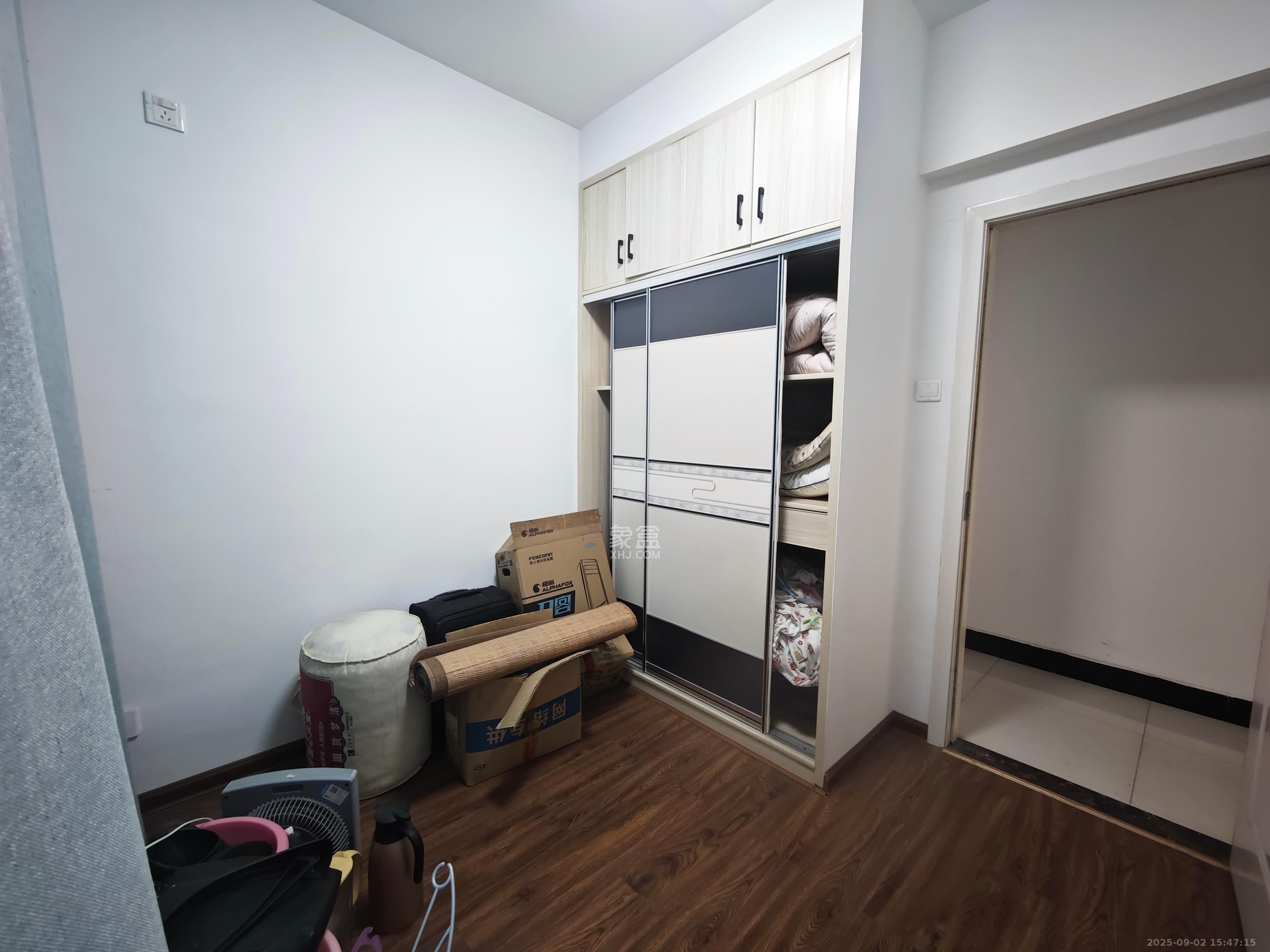 华润置地广场二期  3室2厅2卫    2200.0元/月室内图