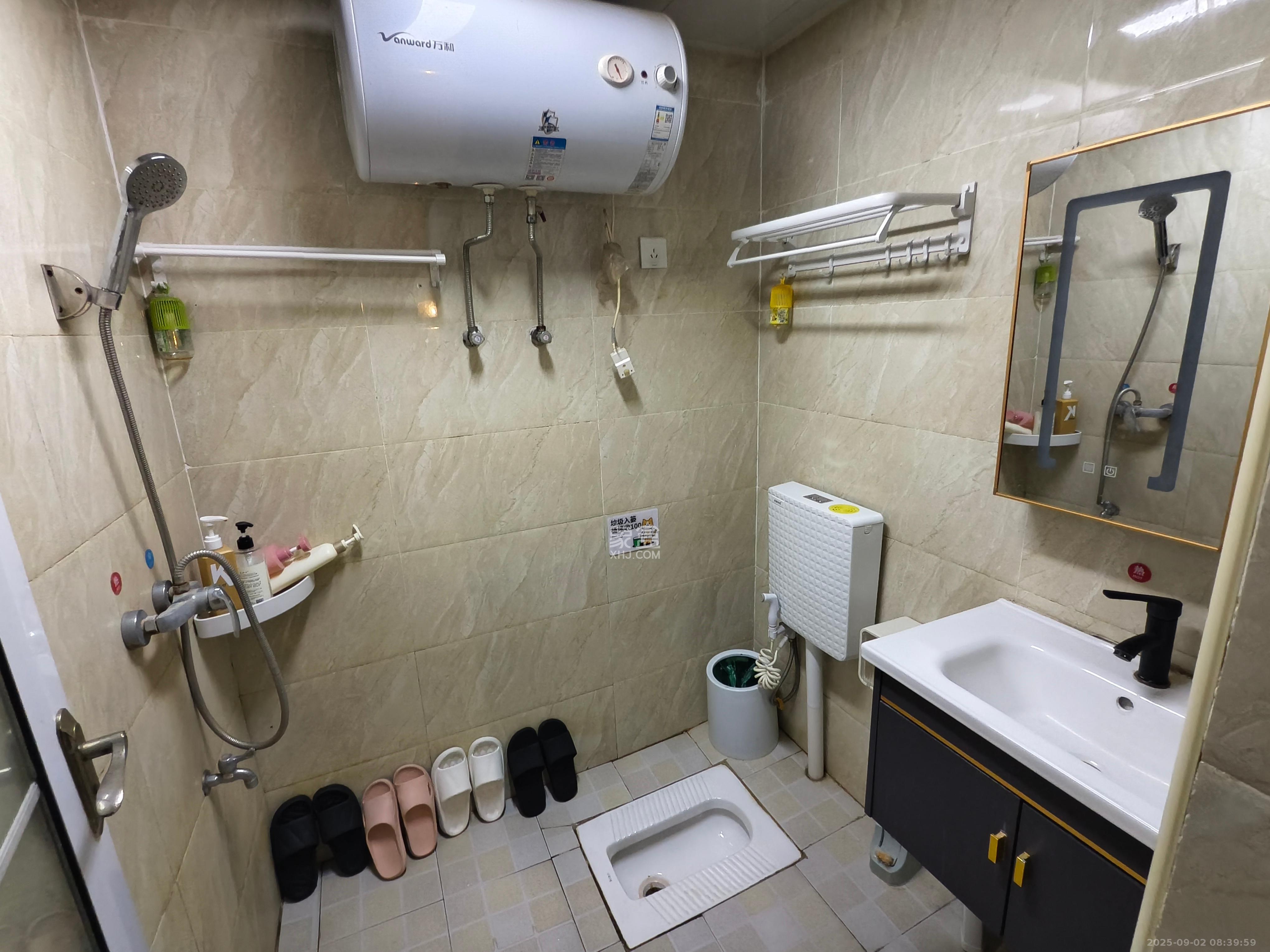 钱隆樽品(一、二、三期)  2室1厅1卫    2000.0元/月室内图