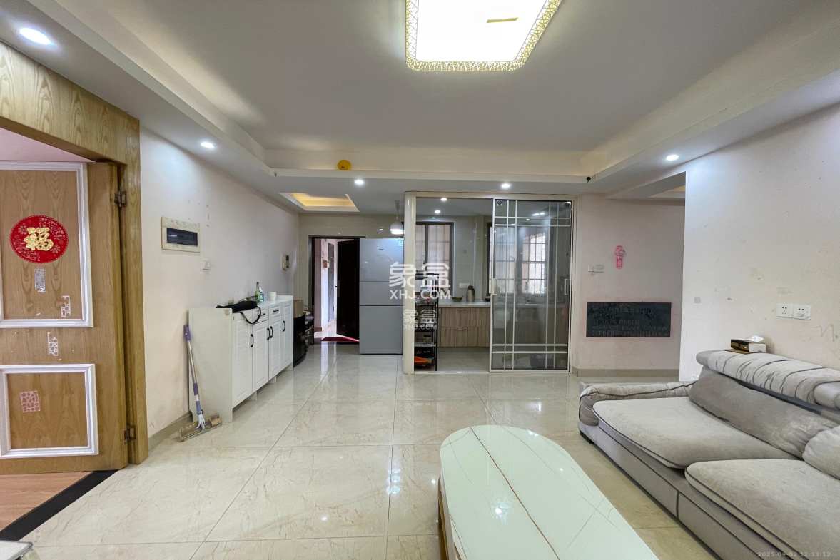 层上观邸  3室1厅1卫    2500.0元/月 层上观邸  3室1厅1卫    2500.0元/月室内图