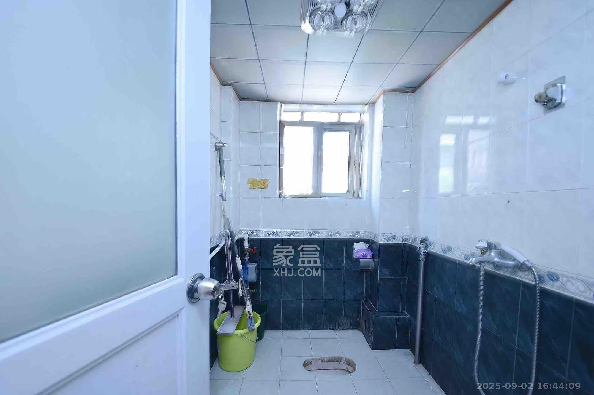 地税五分局小区  3室2厅2卫    2400.0元/月 地税五分局小区  3室2厅2卫    2400.0元/月室内图