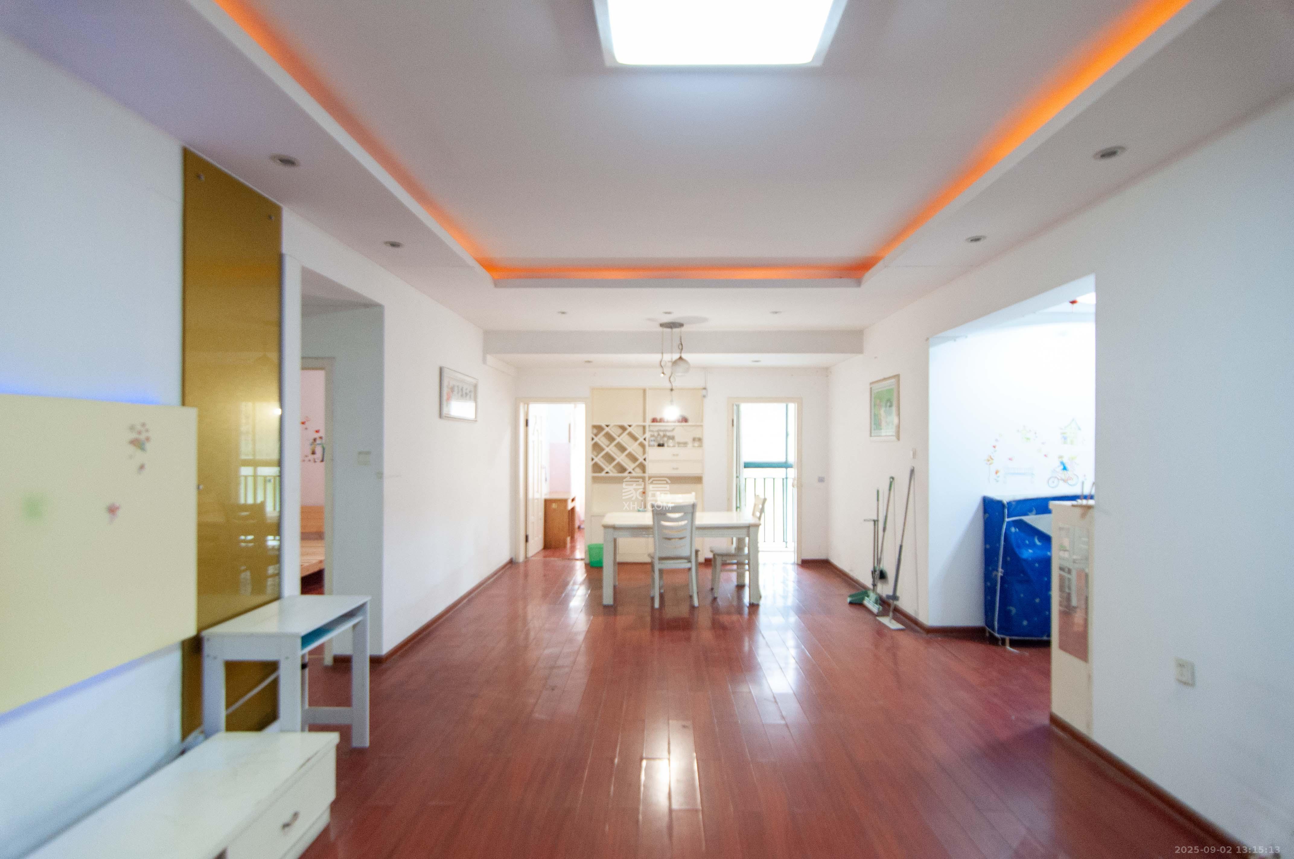 望兴景园一期  3室2厅1卫    88.0万 望兴景园一期  3室2厅1卫    88.0万客厅