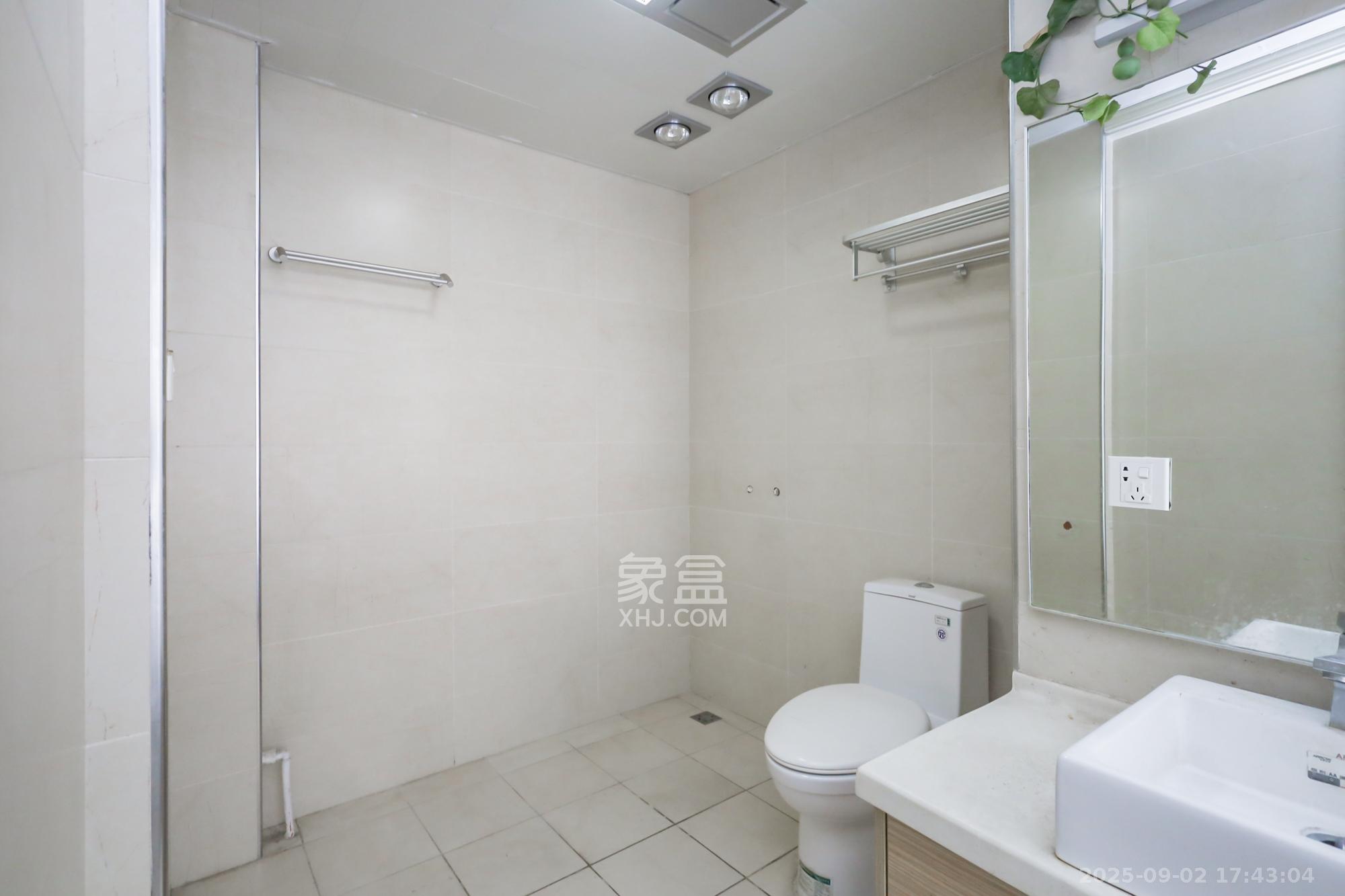 西岸润泽府  4室2厅2卫    133.8万 西岸润泽府  4室2厅2卫    133.8万卫生间