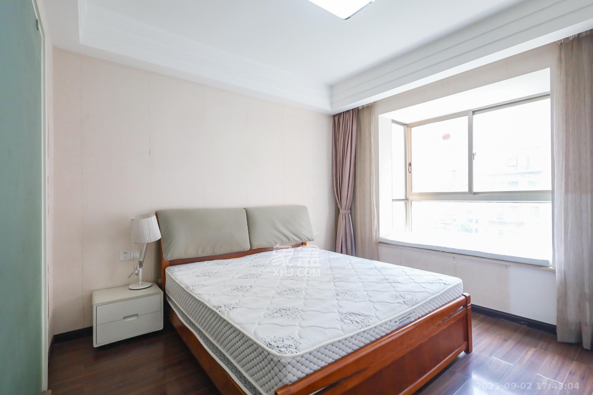 西岸润泽府  4室2厅2卫    133.8万 西岸润泽府  4室2厅2卫    133.8万卧室