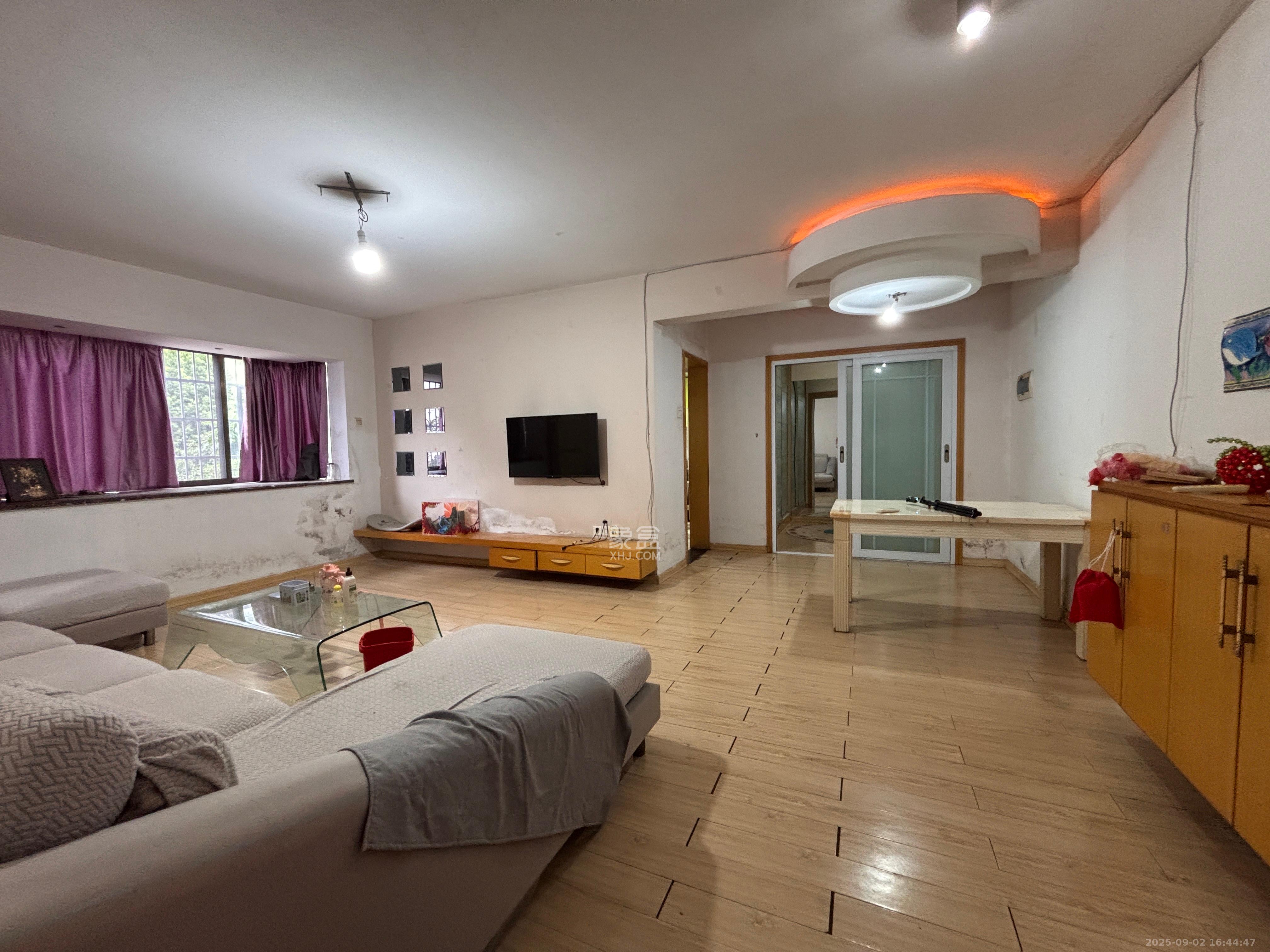 芙蓉蓉苑 3室2厅1卫 2600.0元/月 芙蓉蓉苑 3室2厅1卫 2600.0元/月室内图