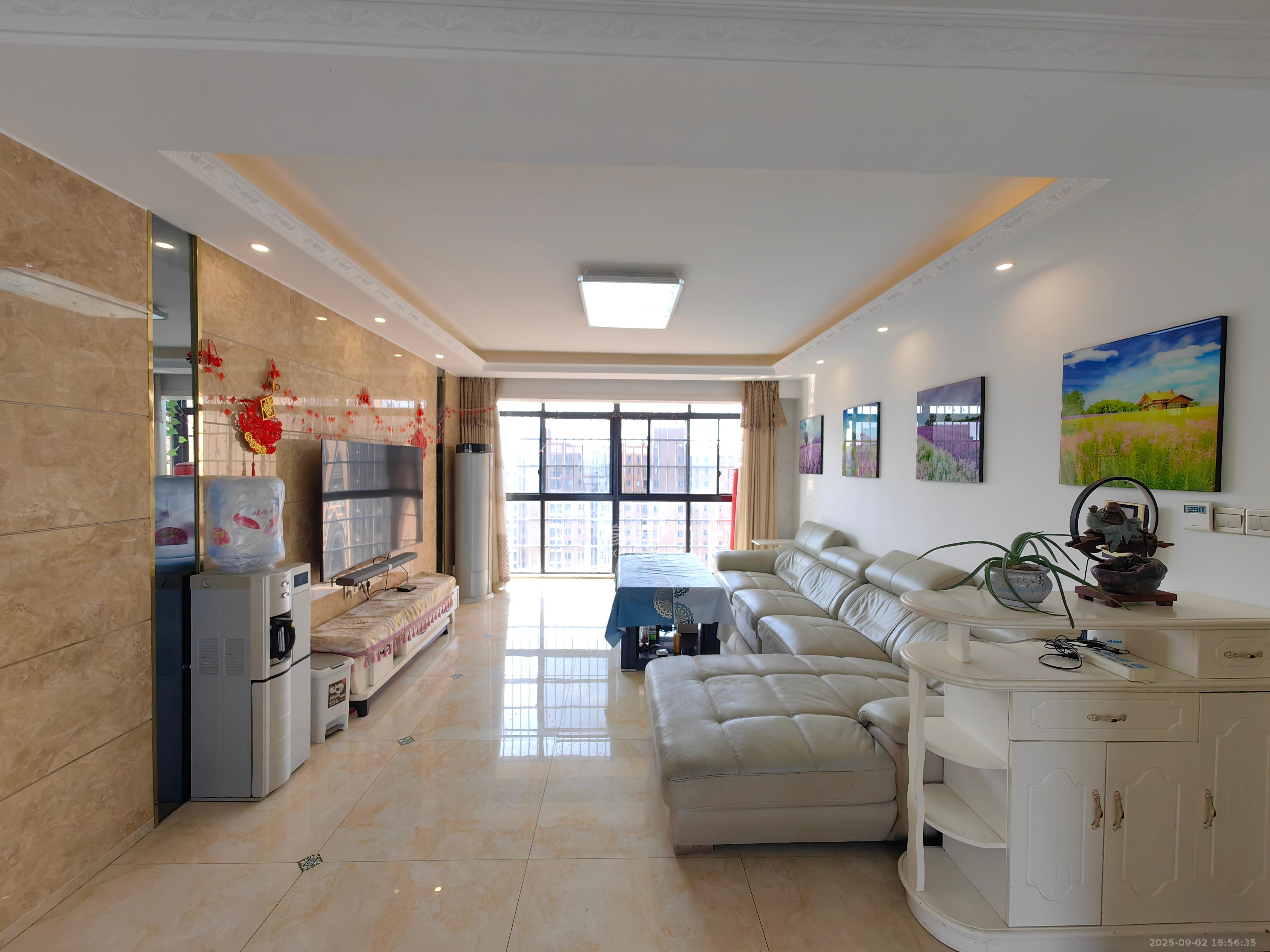 中欣楚天雅郡  3室2厅2卫    2400.0元/月 中欣楚天雅郡  3室2厅2卫    2400.0元/月