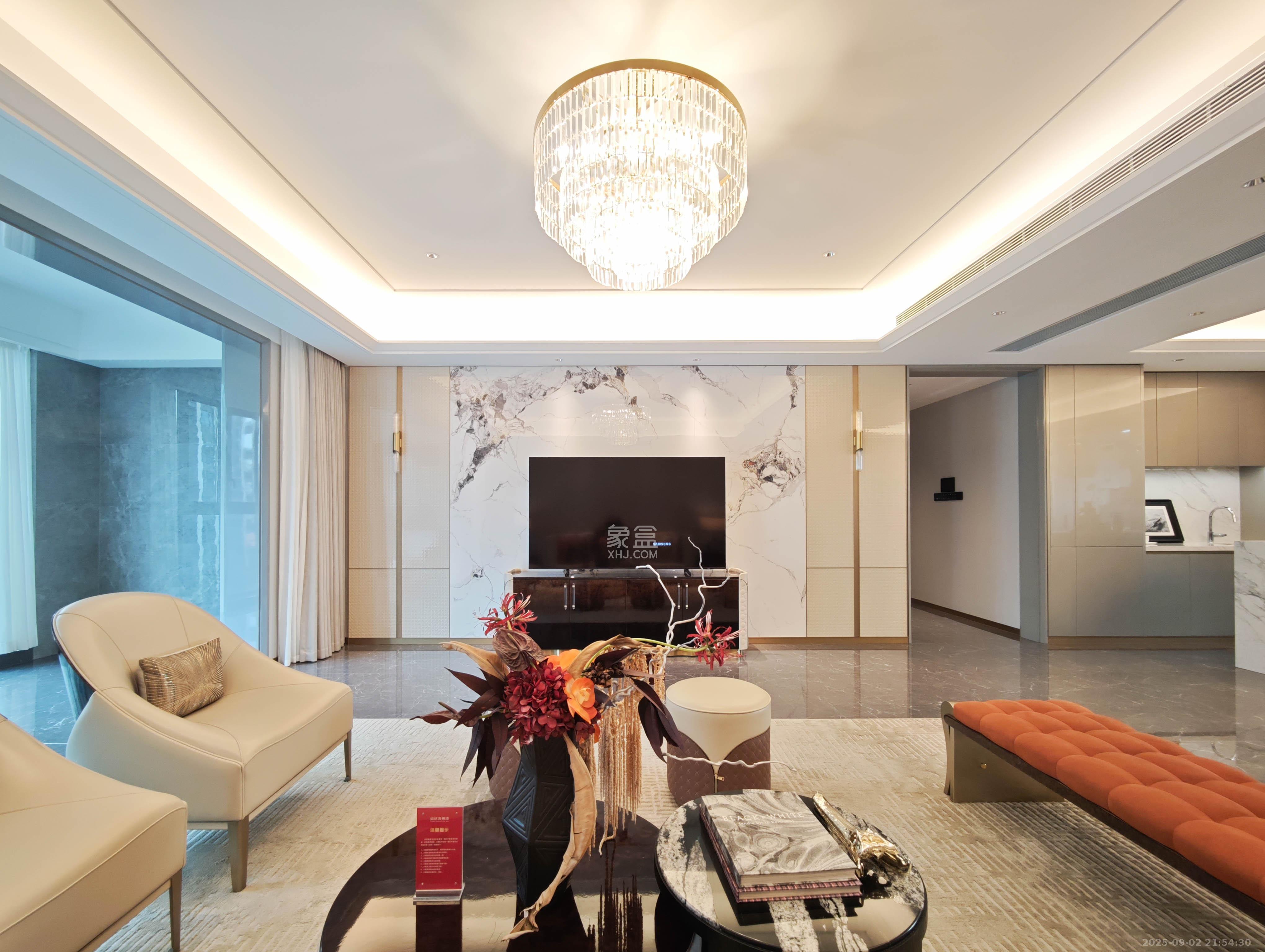 运达会展湾一期  4室2厅2卫    520.0万客厅