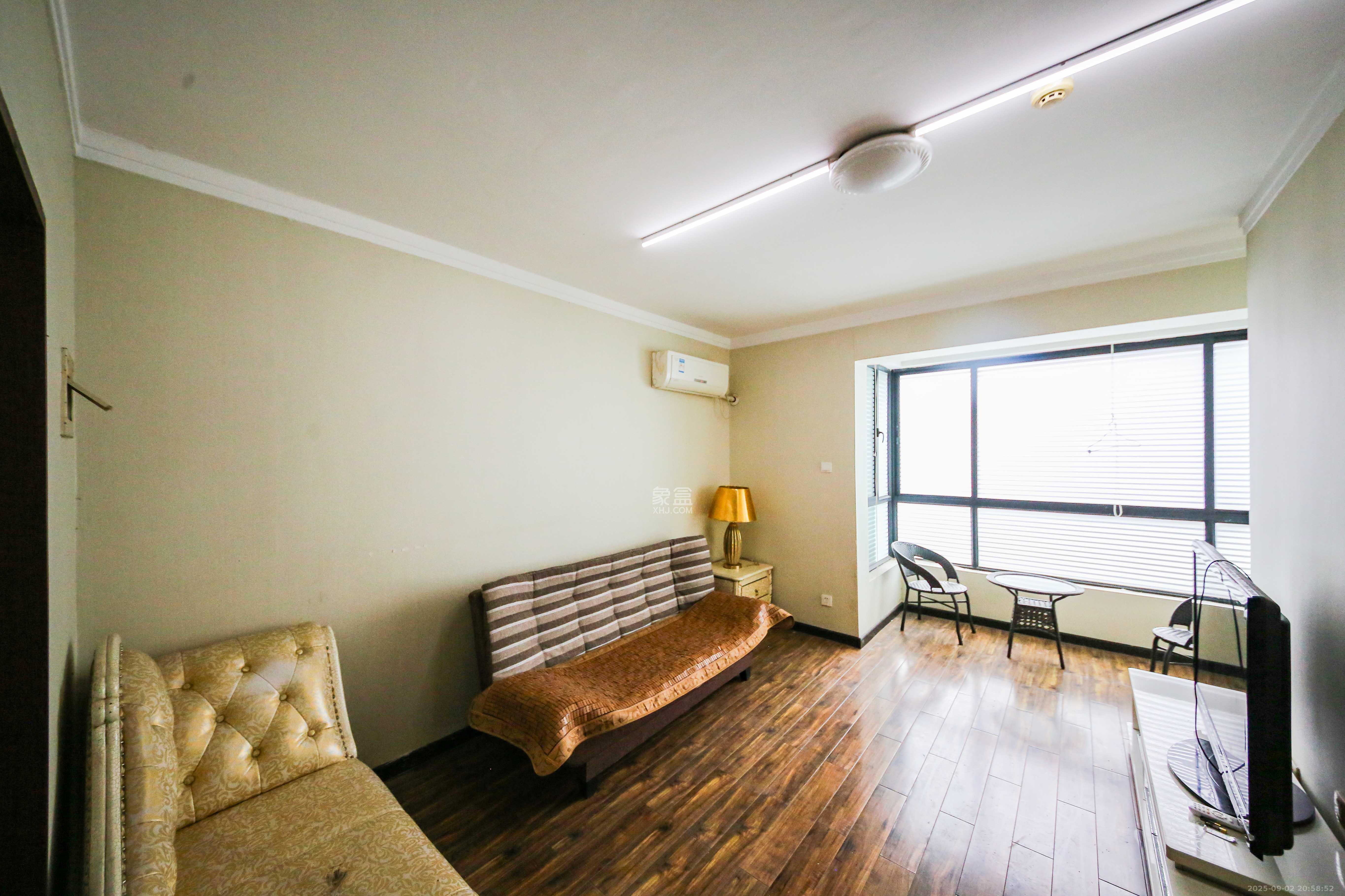 标志商务中心  1室1厅1卫    30.0万 标志商务中心  1室1厅1卫    30.0万客厅