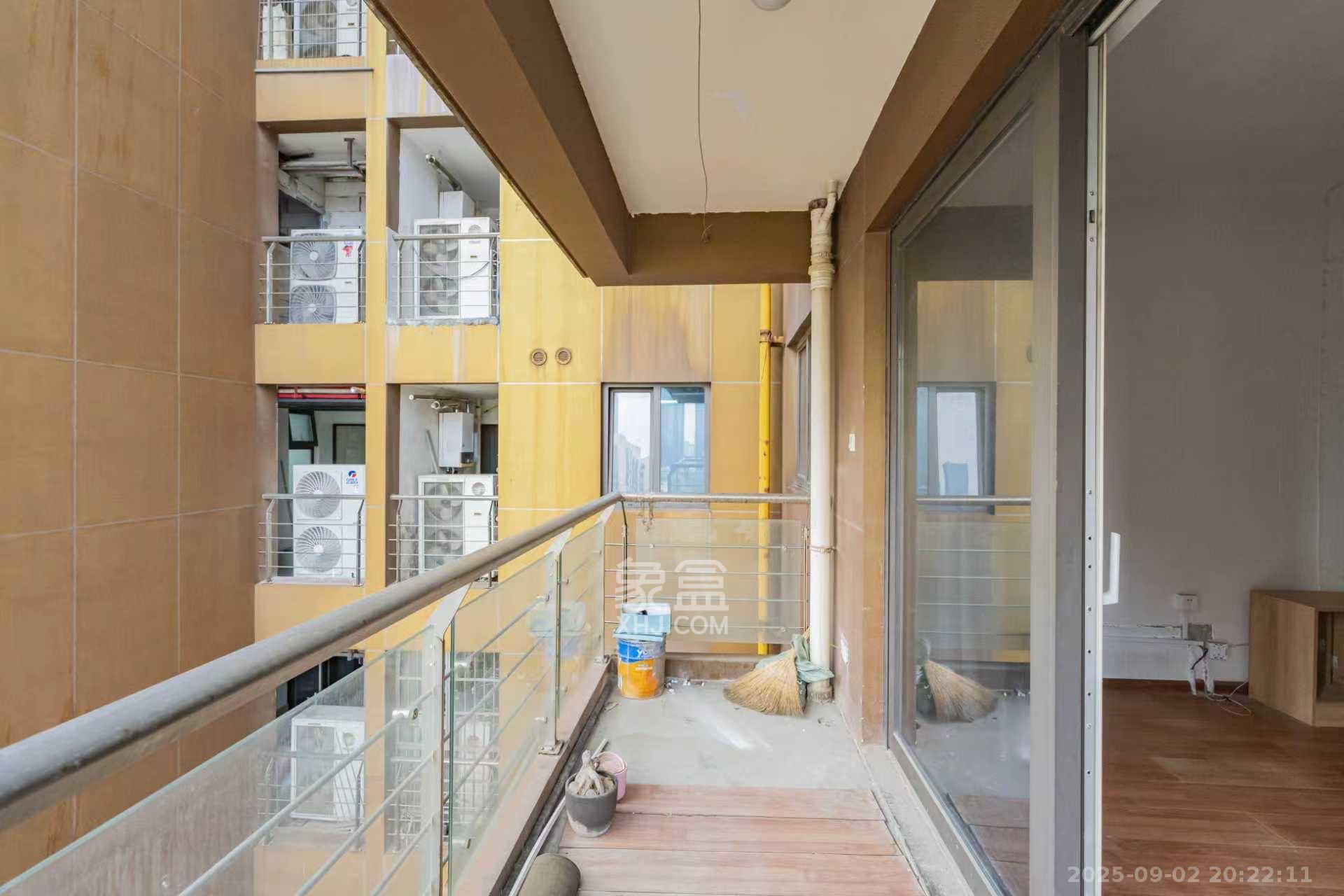 金色屋顶  5室2厅2卫   5000.00元/月室内图