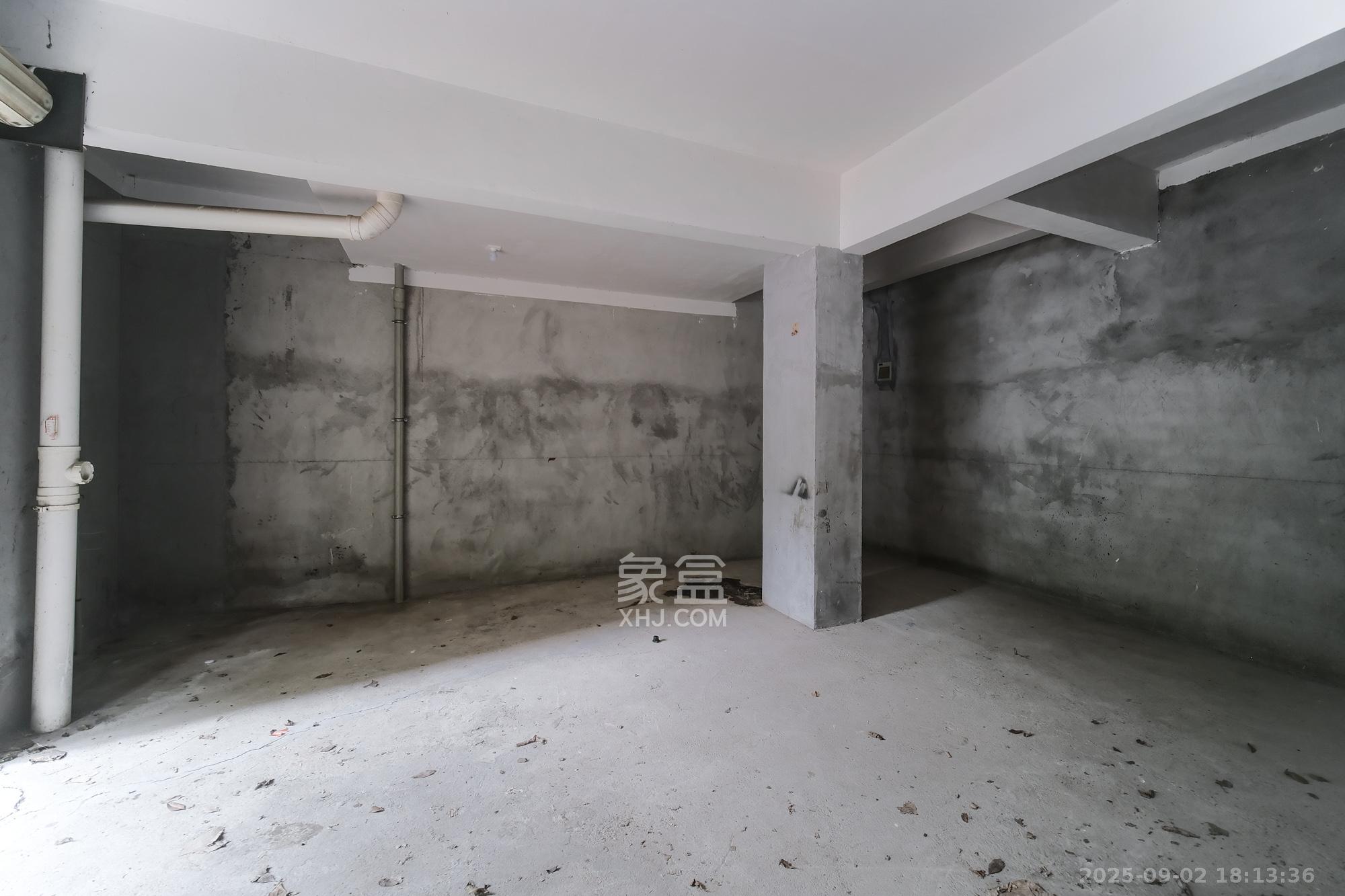 山水湾  1室0厅0卫    26.0万客厅