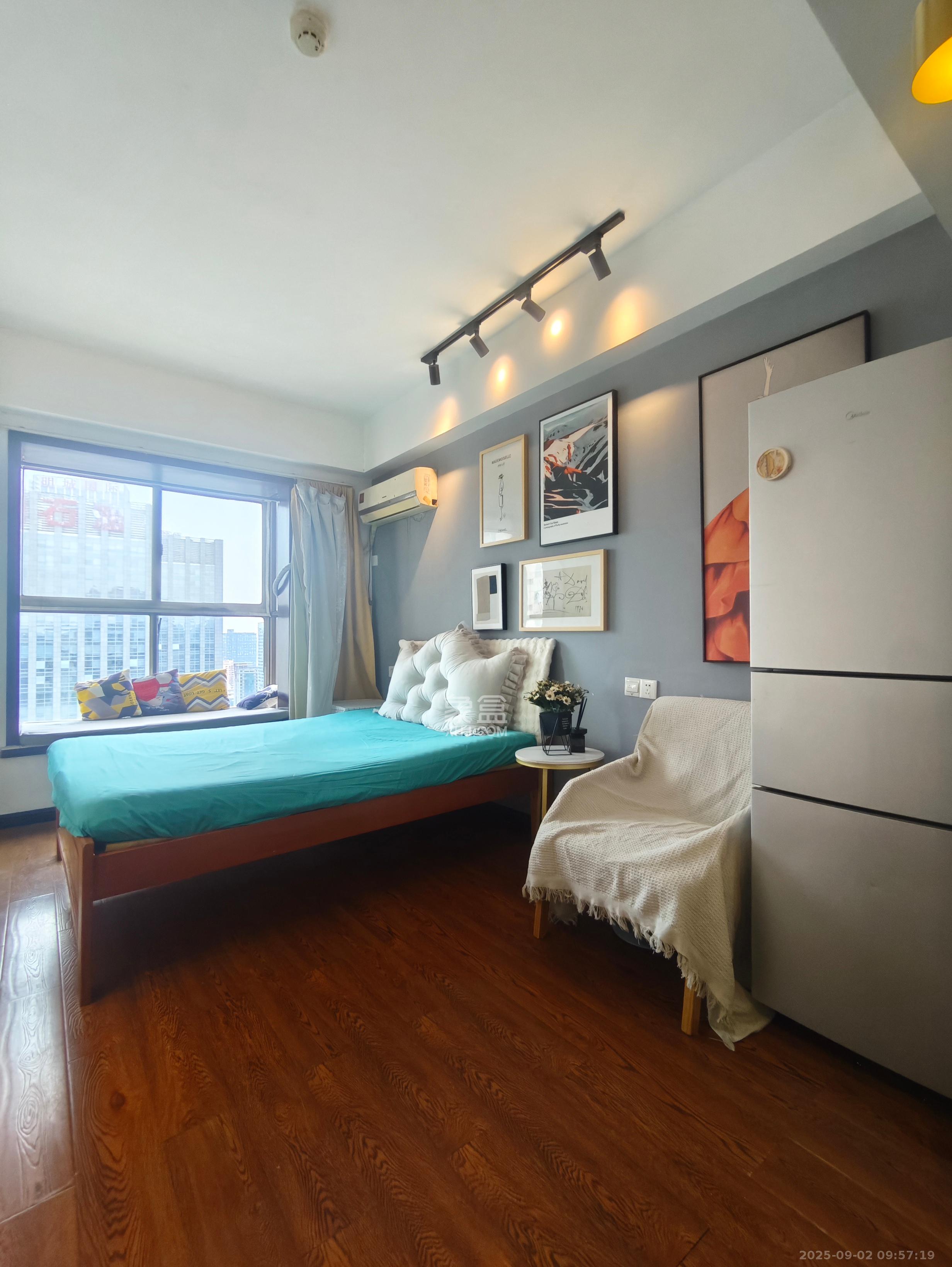 芙蓉同发 1室1厅1卫 1800.0元/月 芙蓉同发 1室1厅1卫 1800.0元/月室内图