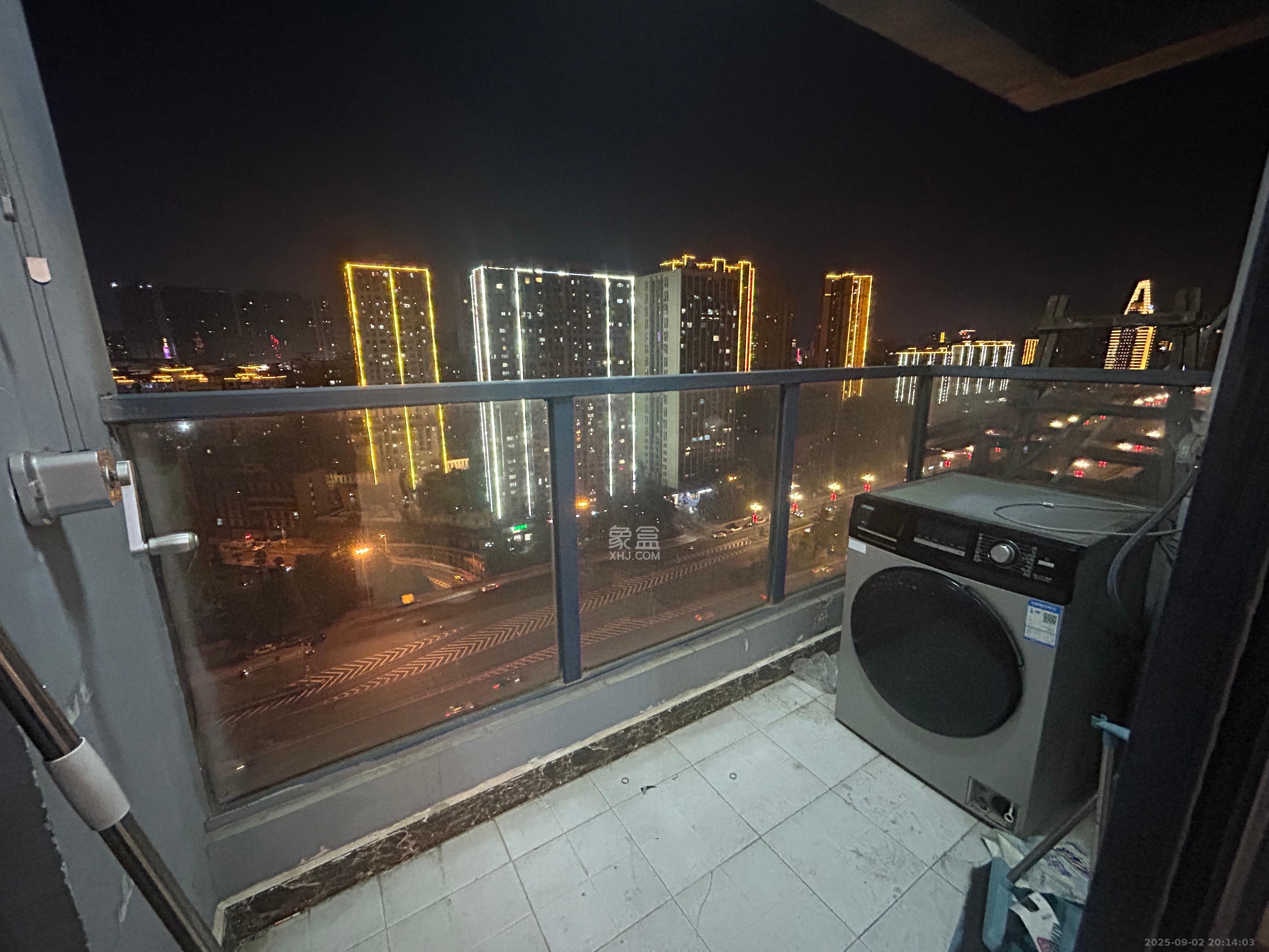 绿地中央广场  2室2厅1卫    2300.0元/月 绿地中央广场  2室2厅1卫    2300.0元/月室内图